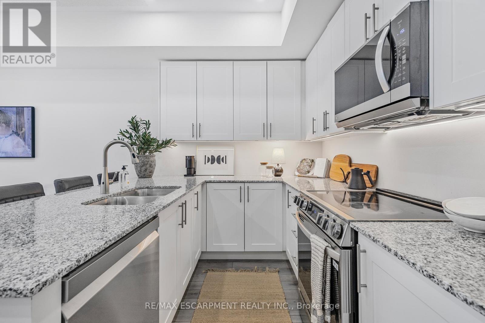 1543 Hilson Heights, Milton, Ontario  L9T 7E7 - Photo 12 - W12399609