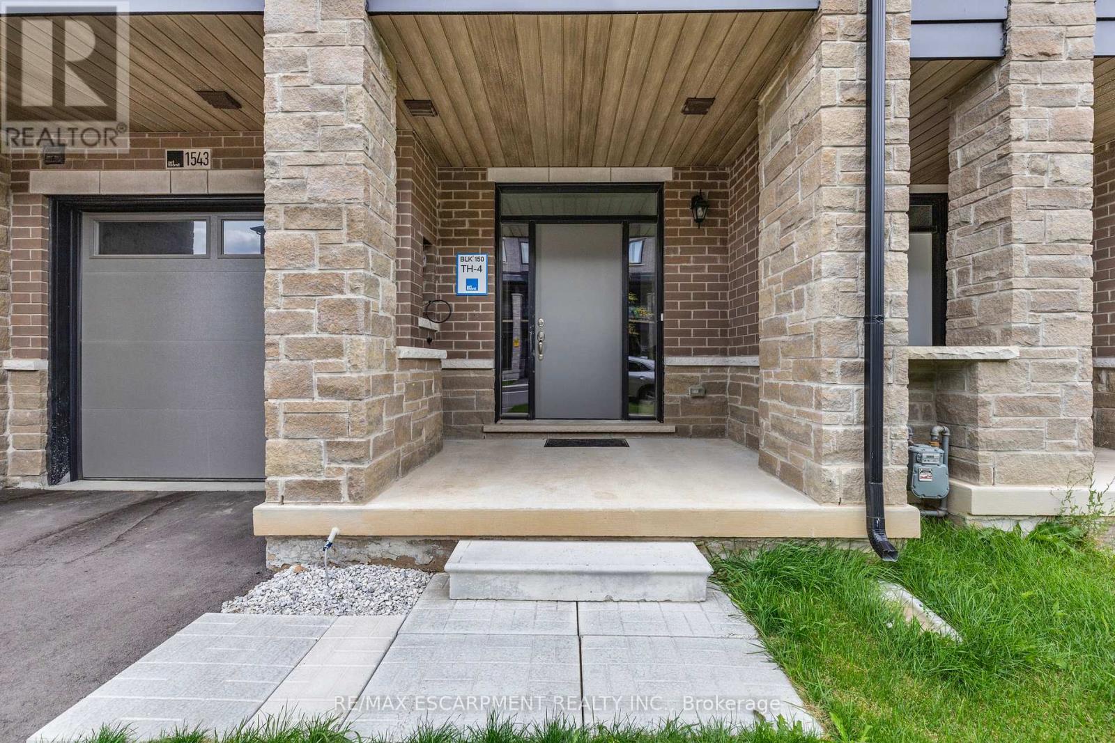 1543 Hilson Heights, Milton, Ontario  L9T 7E7 - Photo 4 - W12399609