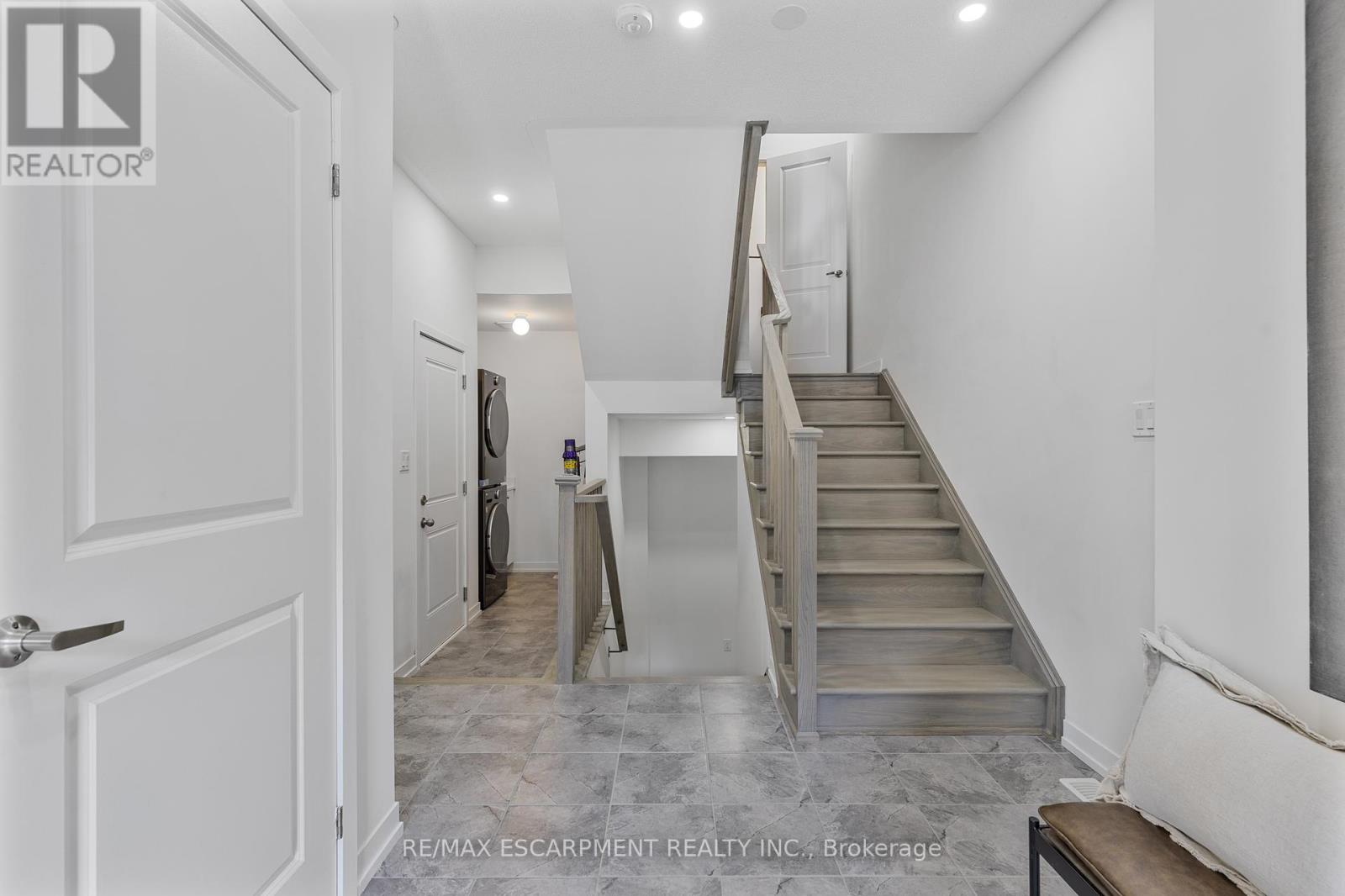 1543 Hilson Heights, Milton, Ontario  L9T 7E7 - Photo 6 - W12399609