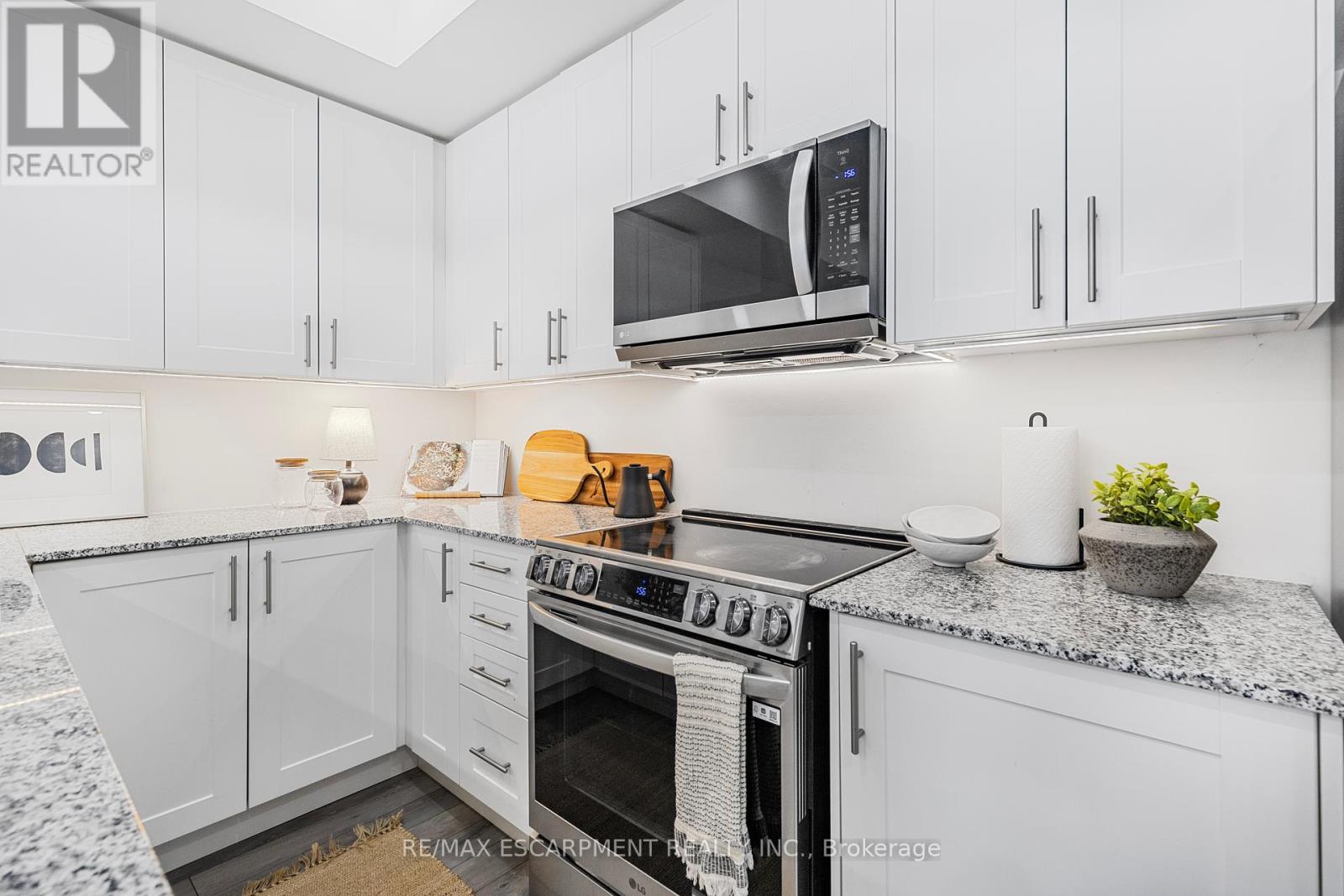 1543 Hilson Heights, Milton, Ontario  L9T 7E7 - Photo 13 - W12399609