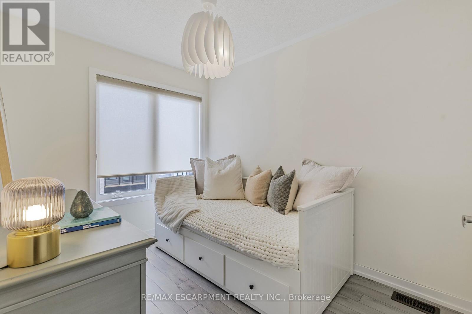 1543 Hilson Heights, Milton, Ontario  L9T 7E7 - Photo 19 - W12399609