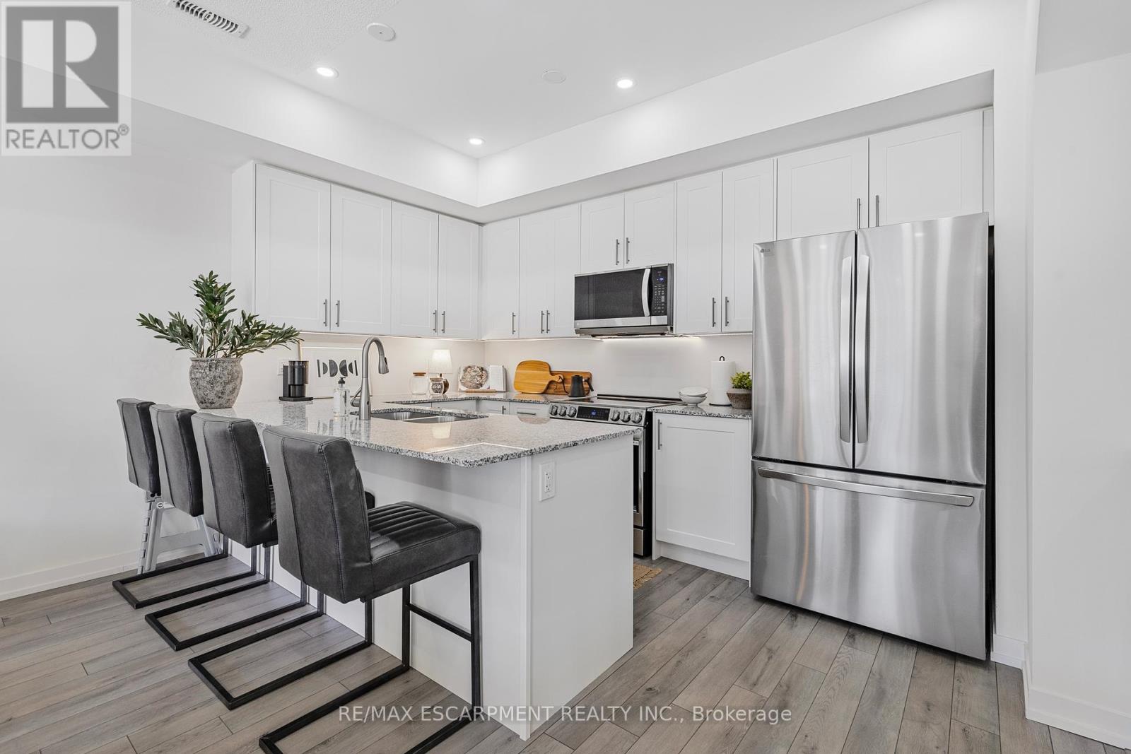 1543 Hilson Heights, Milton, Ontario  L9T 7E7 - Photo 11 - W12399609