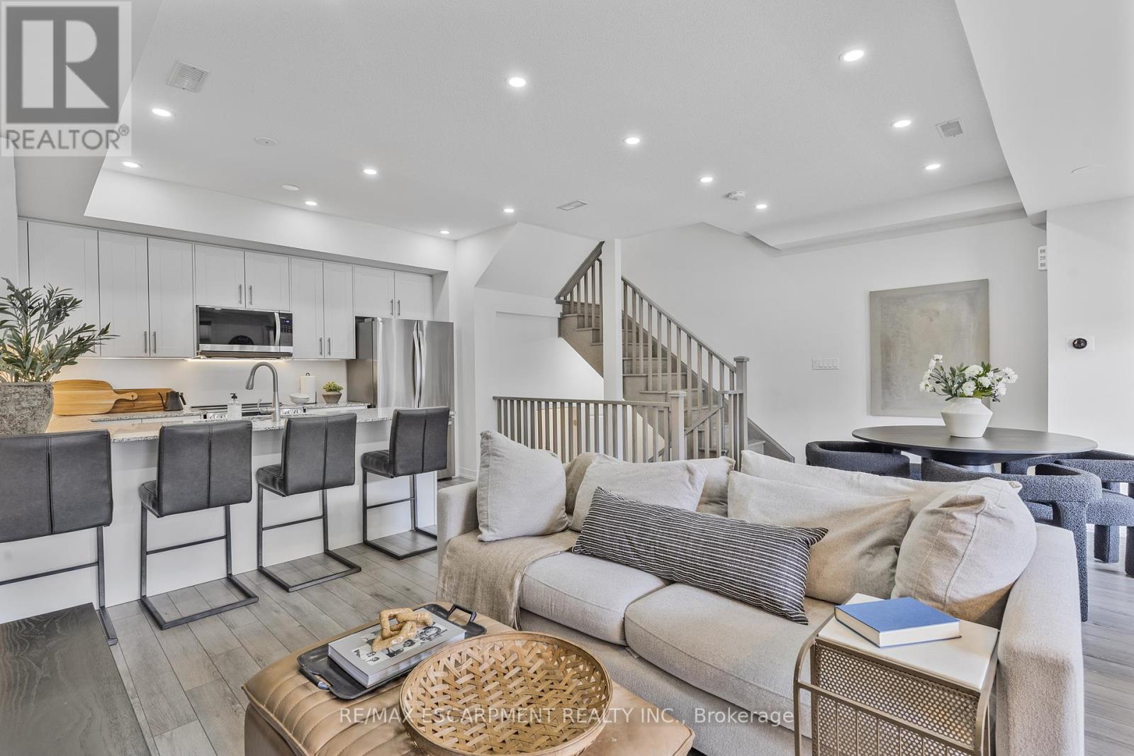 1543 Hilson Heights, Milton, Ontario  L9T 7E7 - Photo 9 - W12399609