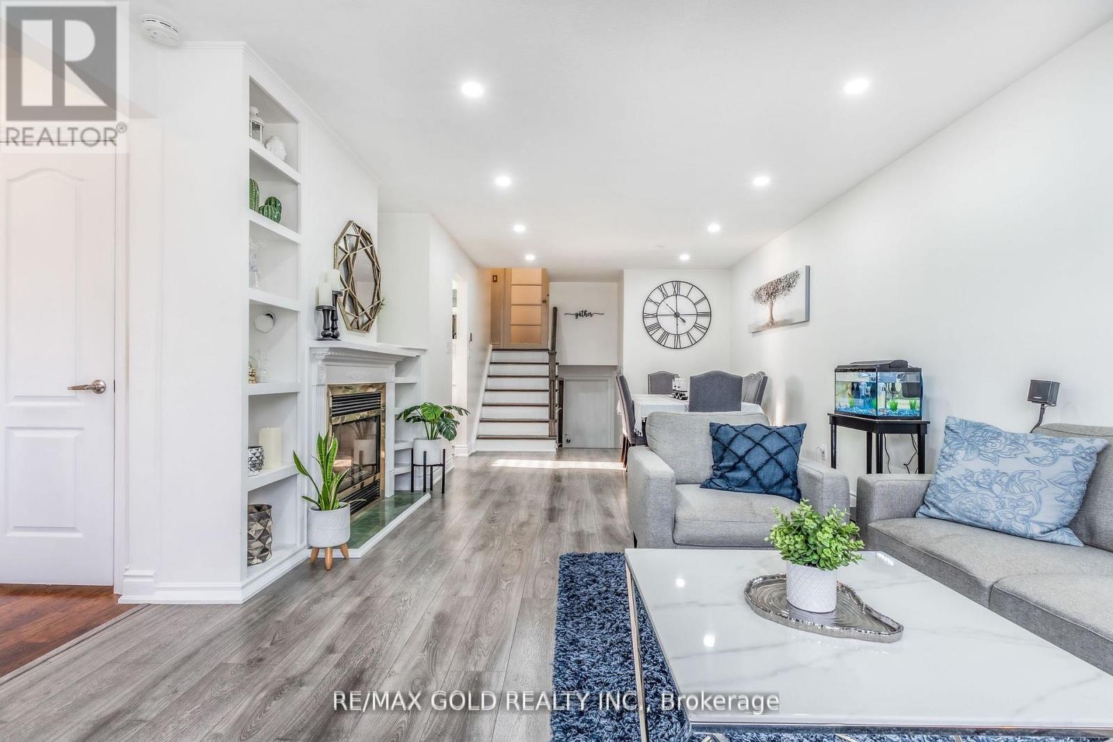36 Garfield Crescent, Brampton (Brampton North), Ontario  L6V 1V8 - Photo 3 - W12472423