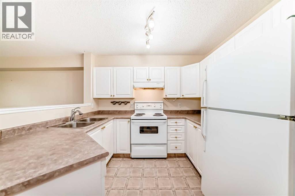 Property at 303, 1000 Citadel Meadow Point NW image 5