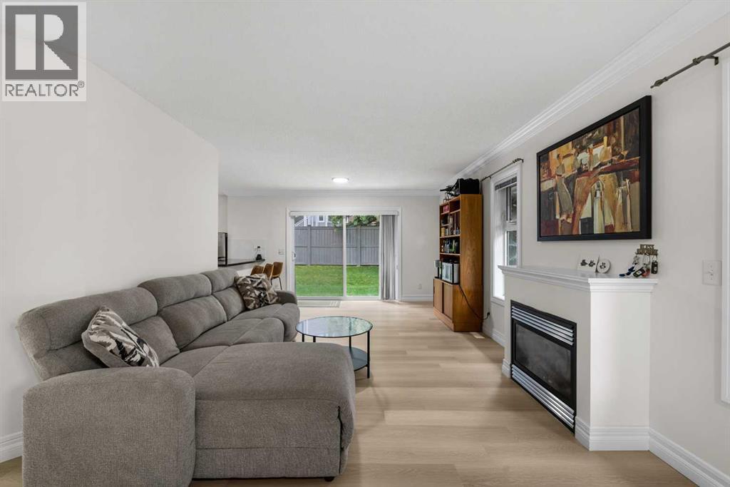 27 Cedarwood Lane Sw, Calgary, Alberta  T2W 6J3 - Photo 7 - A2265294