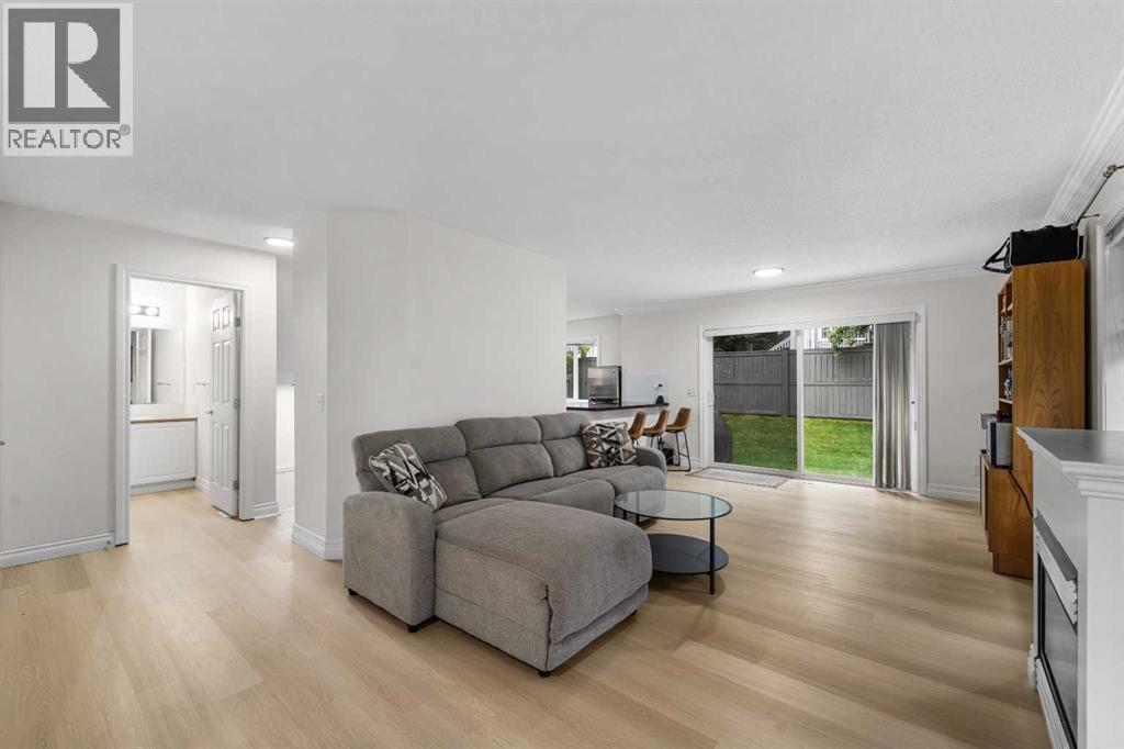 27 Cedarwood Lane Sw, Calgary, Alberta  T2W 6J3 - Photo 5 - A2265294