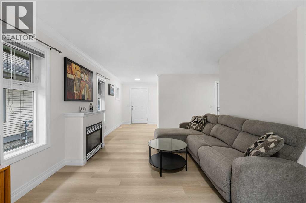 27 Cedarwood Lane Sw, Calgary, Alberta  T2W 6J3 - Photo 9 - A2265294