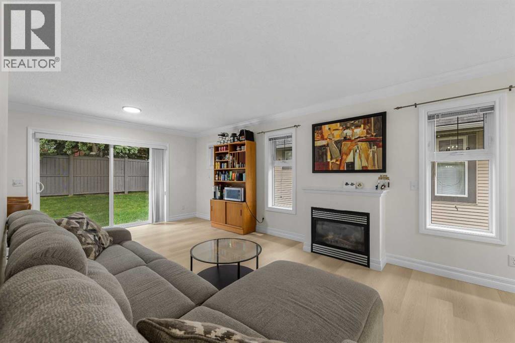 27 Cedarwood Lane Sw, Calgary, Alberta  T2W 6J3 - Photo 6 - A2265294