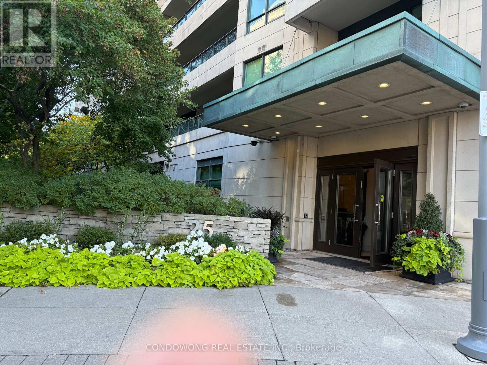 908 - 25 SCRIVENER SQUARE, Toronto, Ontario