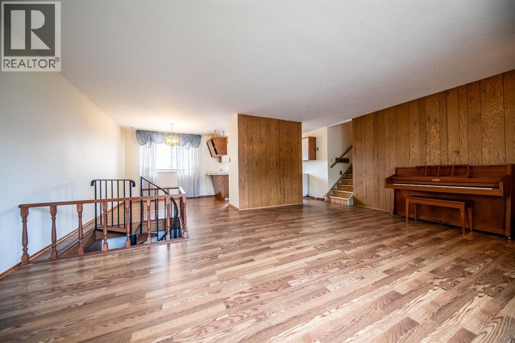 Property at 9527 98 Avenue image 3