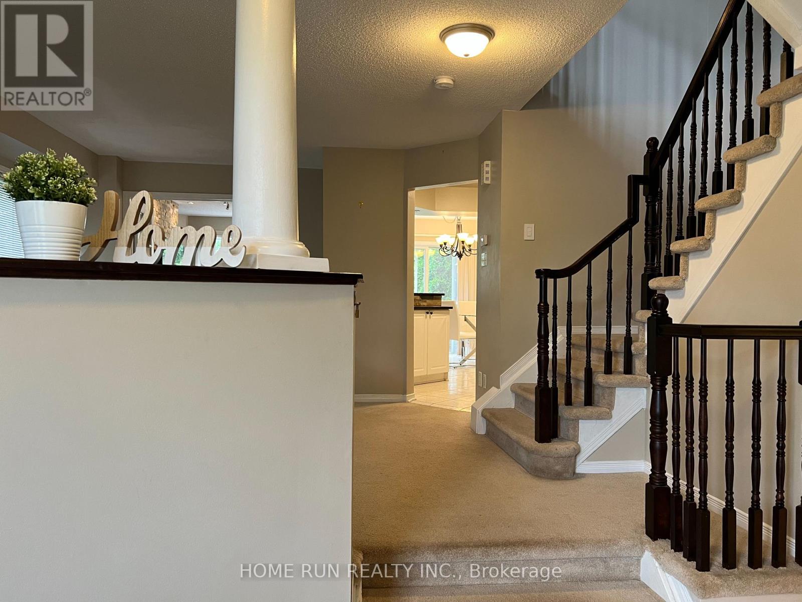 149 Hemlo Crescent, Ottawa, Ontario  K2T 1E4 - Photo 2 - X12472704