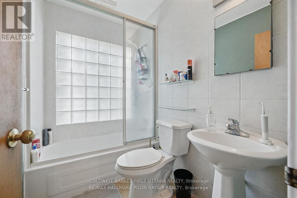 63 Crownhill Street, Ottawa, Ontario  K1J 7K7 - Photo 15 - X12472722