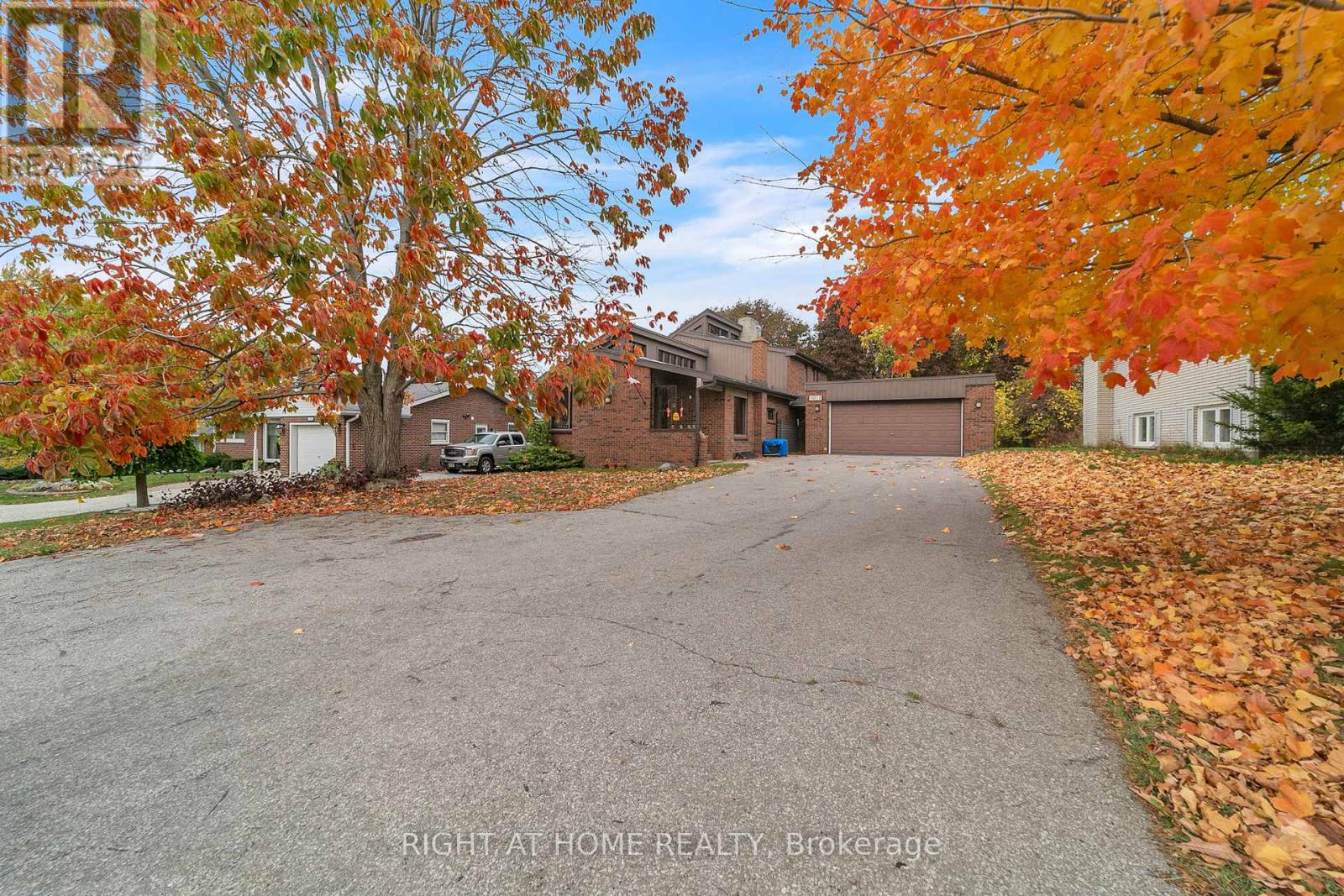 1015 DAVIS DRIVE, Newmarket, Ontario