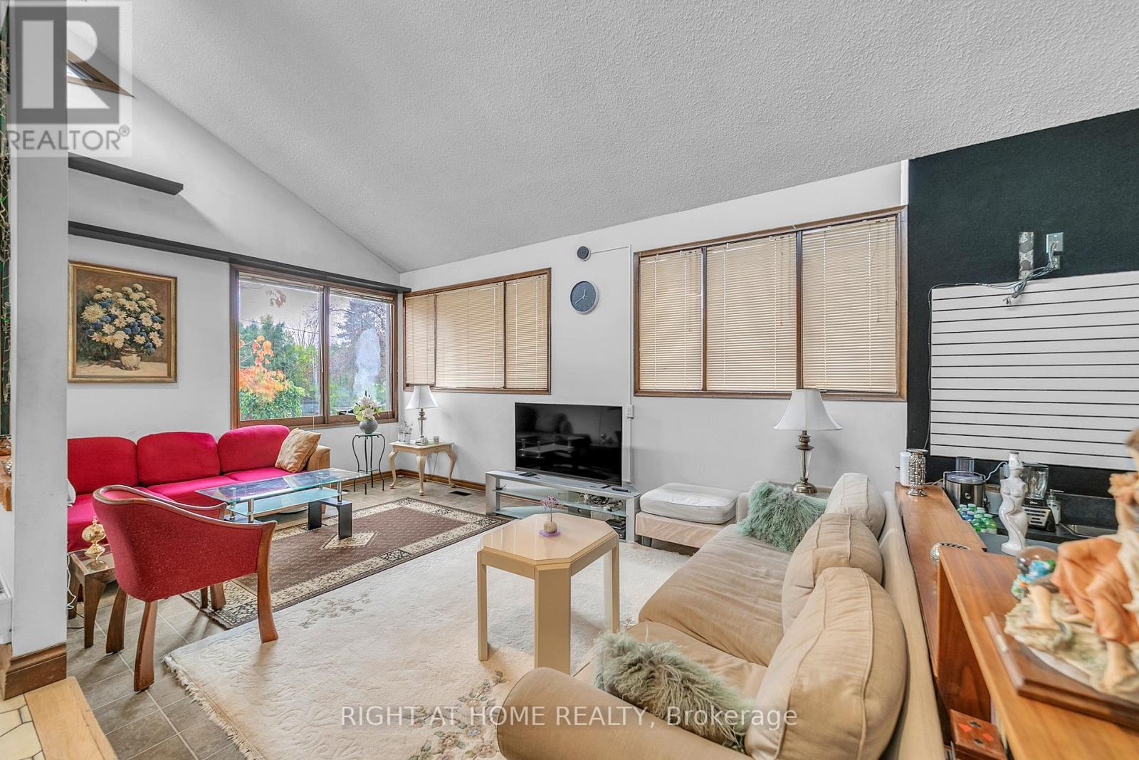 1015 Davis Drive, Newmarket (Huron Heights-Leslie Valley), Ontario  L3Y 2R8 - Photo 14 - N12472643