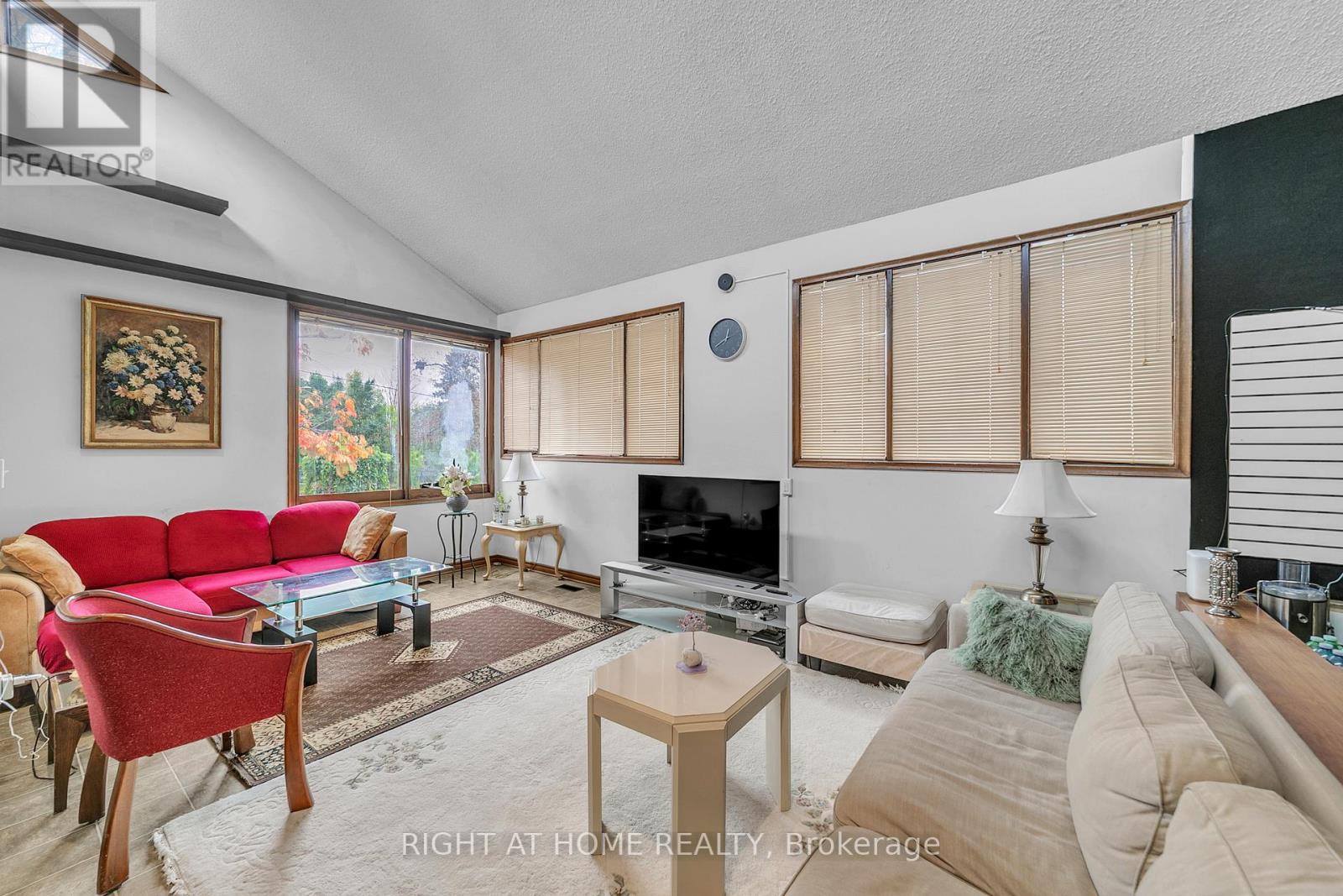 1015 Davis Drive, Newmarket (Huron Heights-Leslie Valley), Ontario  L3Y 2R8 - Photo 15 - N12472643