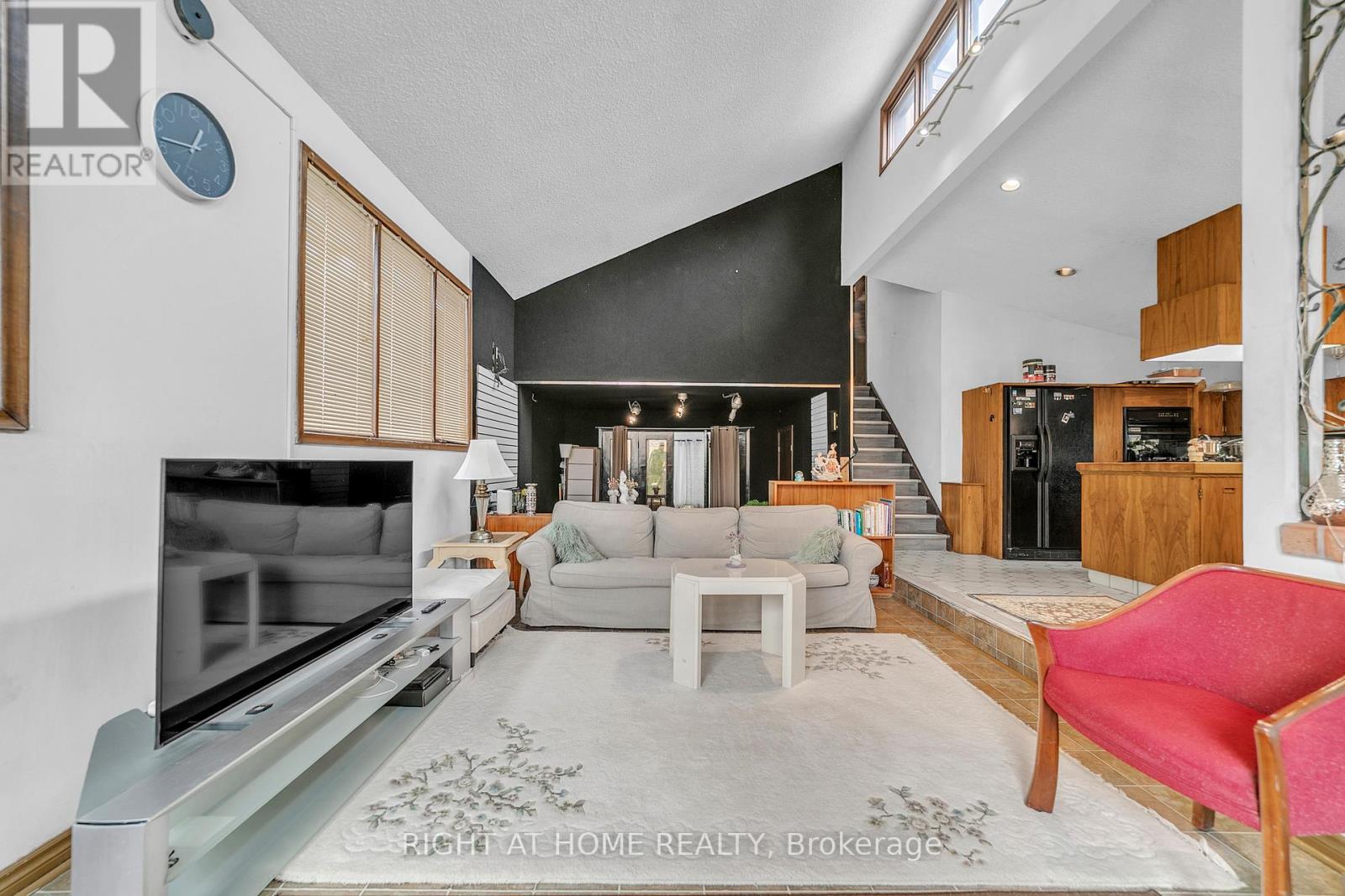1015 Davis Drive, Newmarket (Huron Heights-Leslie Valley), Ontario  L3Y 2R8 - Photo 18 - N12472643