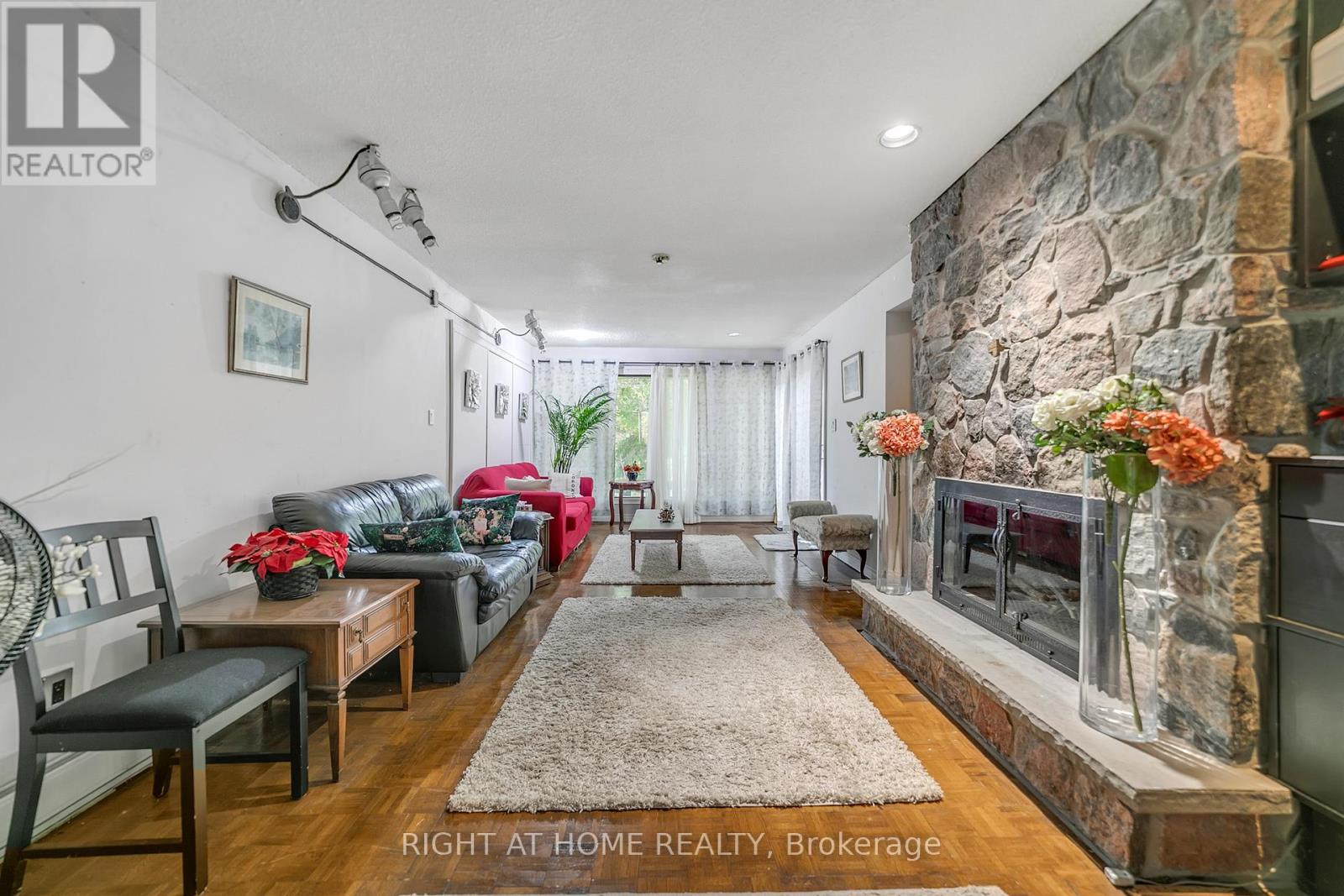 1015 Davis Drive, Newmarket (Huron Heights-Leslie Valley), Ontario  L3Y 2R8 - Photo 22 - N12472643
