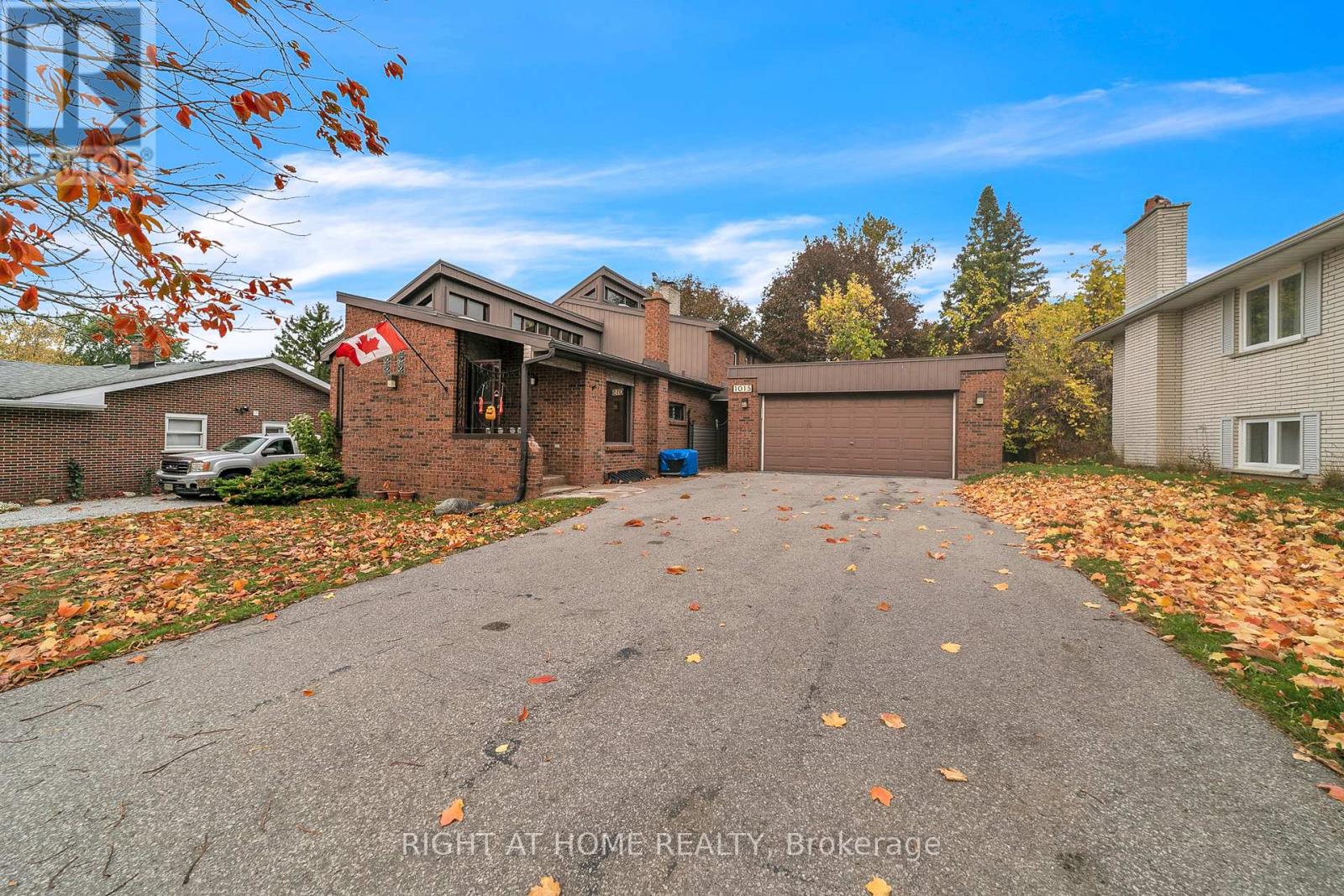 1015 Davis Drive, Newmarket (Huron Heights-Leslie Valley), Ontario  L3Y 2R8 - Photo 3 - N12472643