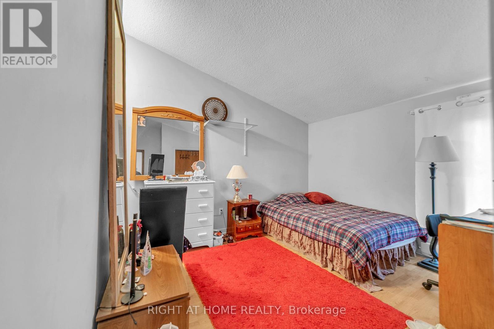 1015 Davis Drive, Newmarket (Huron Heights-Leslie Valley), Ontario  L3Y 2R8 - Photo 32 - N12472643