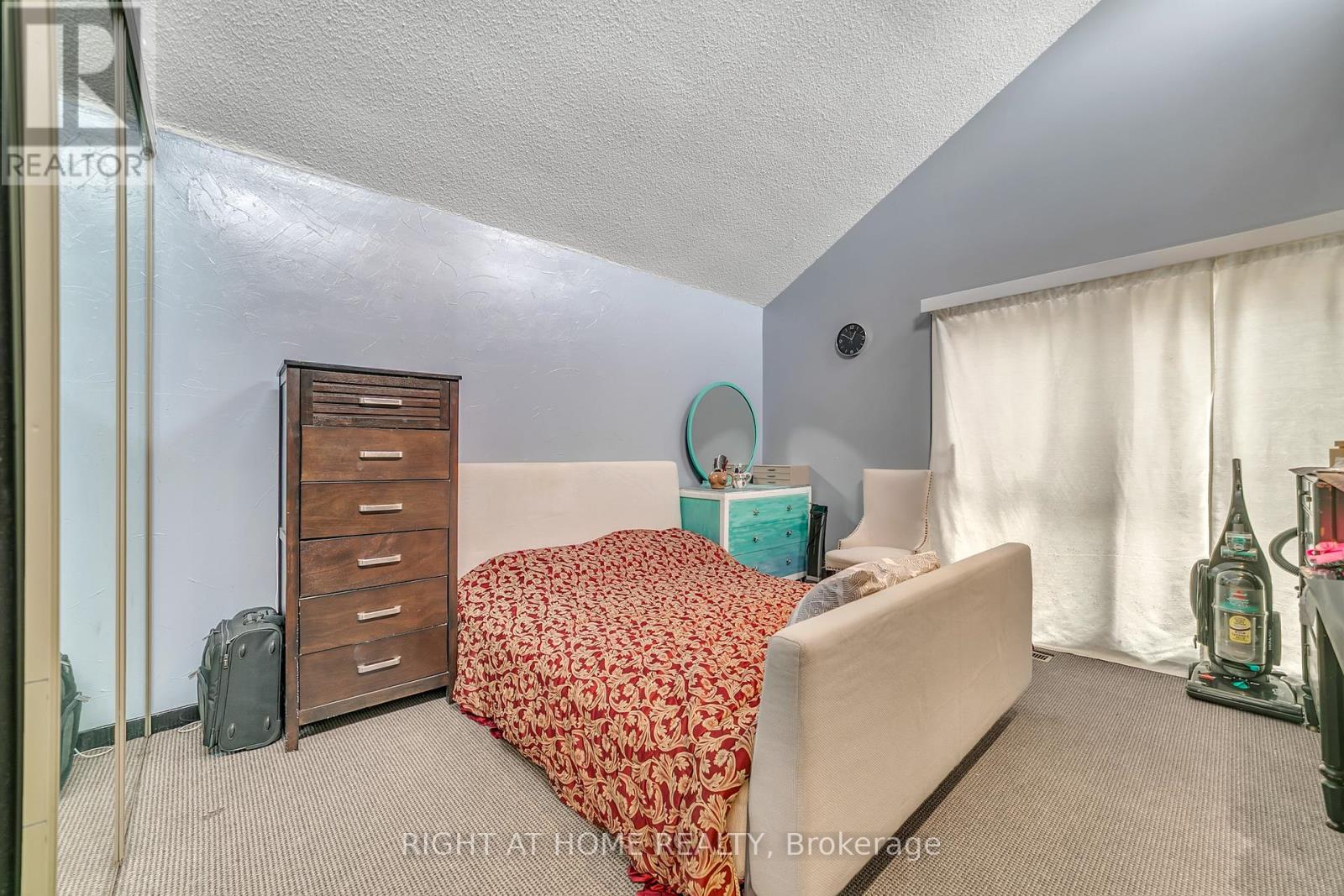 1015 Davis Drive, Newmarket (Huron Heights-Leslie Valley), Ontario  L3Y 2R8 - Photo 33 - N12472643