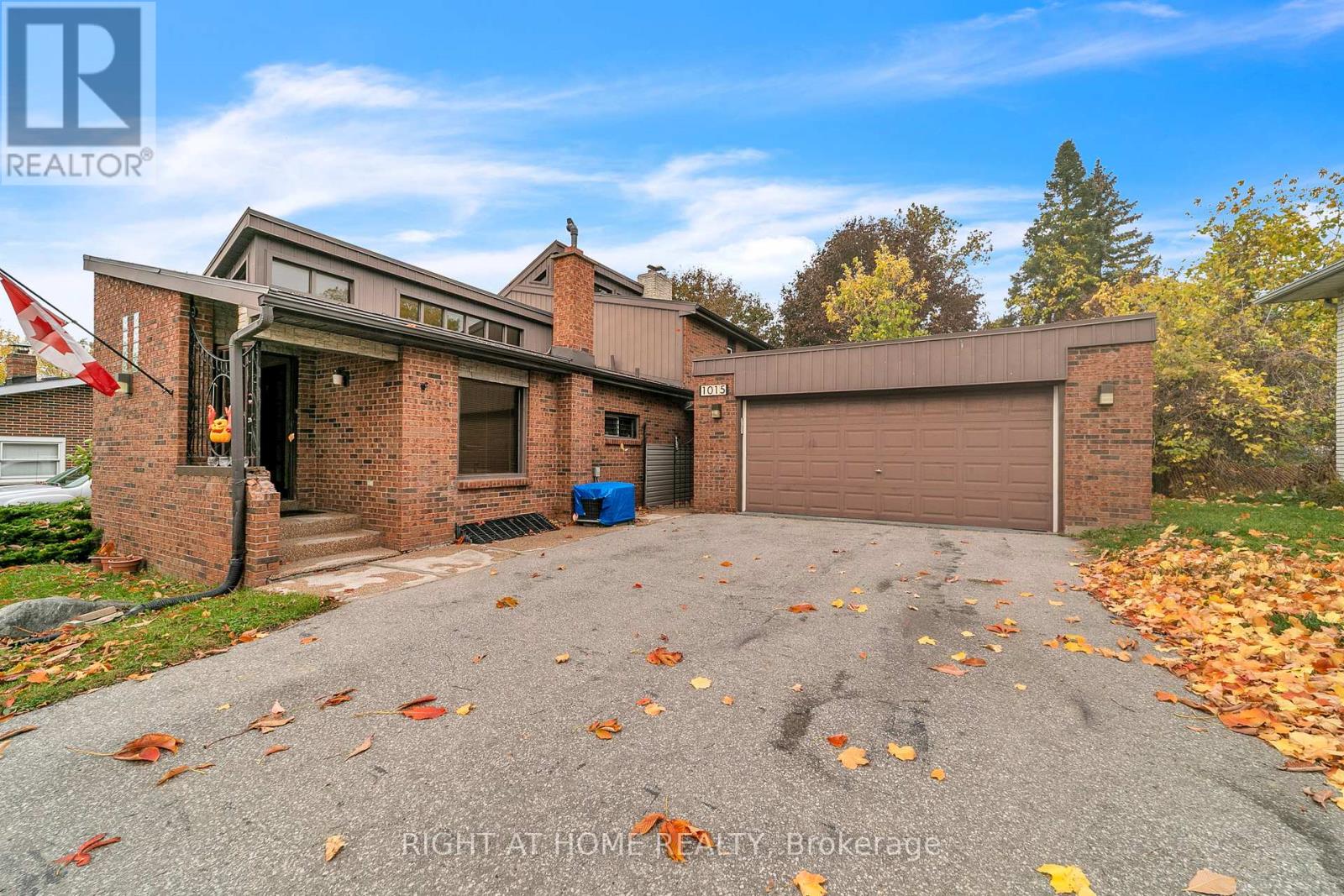 1015 Davis Drive, Newmarket (Huron Heights-Leslie Valley), Ontario  L3Y 2R8 - Photo 4 - N12472643