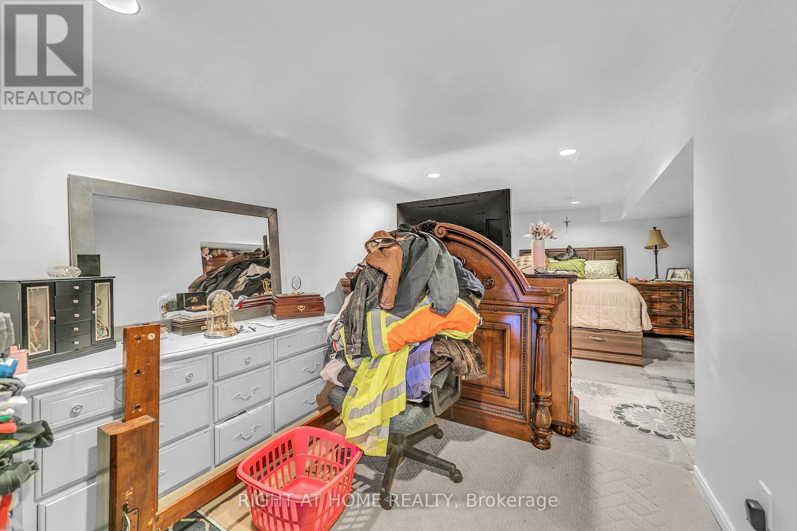 1015 Davis Drive, Newmarket (Huron Heights-Leslie Valley), Ontario  L3Y 2R8 - Photo 40 - N12472643
