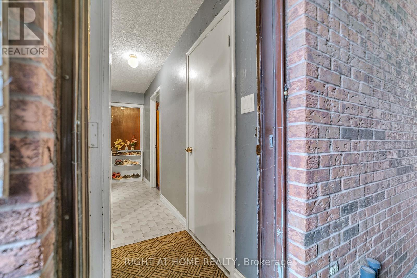 1015 Davis Drive, Newmarket (Huron Heights-Leslie Valley), Ontario  L3Y 2R8 - Photo 42 - N12472643
