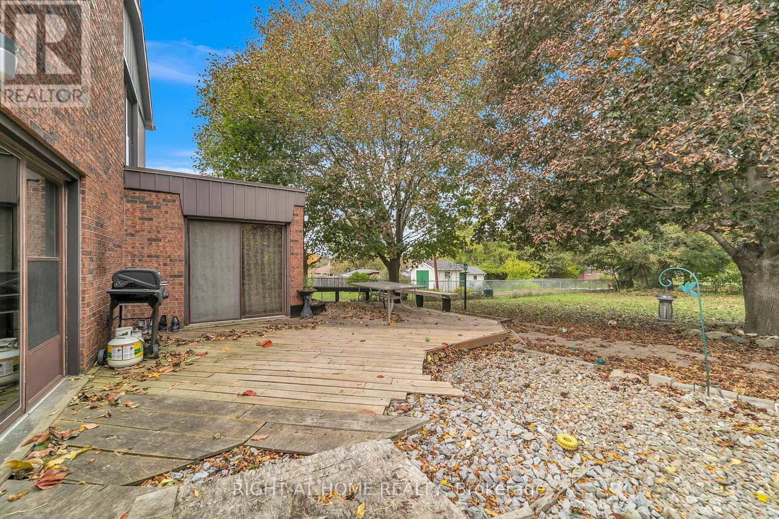 1015 Davis Drive, Newmarket (Huron Heights-Leslie Valley), Ontario  L3Y 2R8 - Photo 43 - N12472643