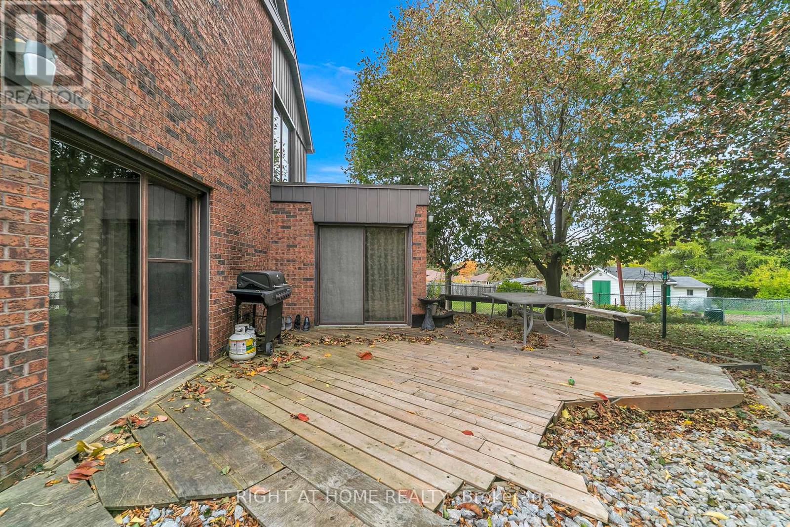 1015 Davis Drive, Newmarket (Huron Heights-Leslie Valley), Ontario  L3Y 2R8 - Photo 44 - N12472643