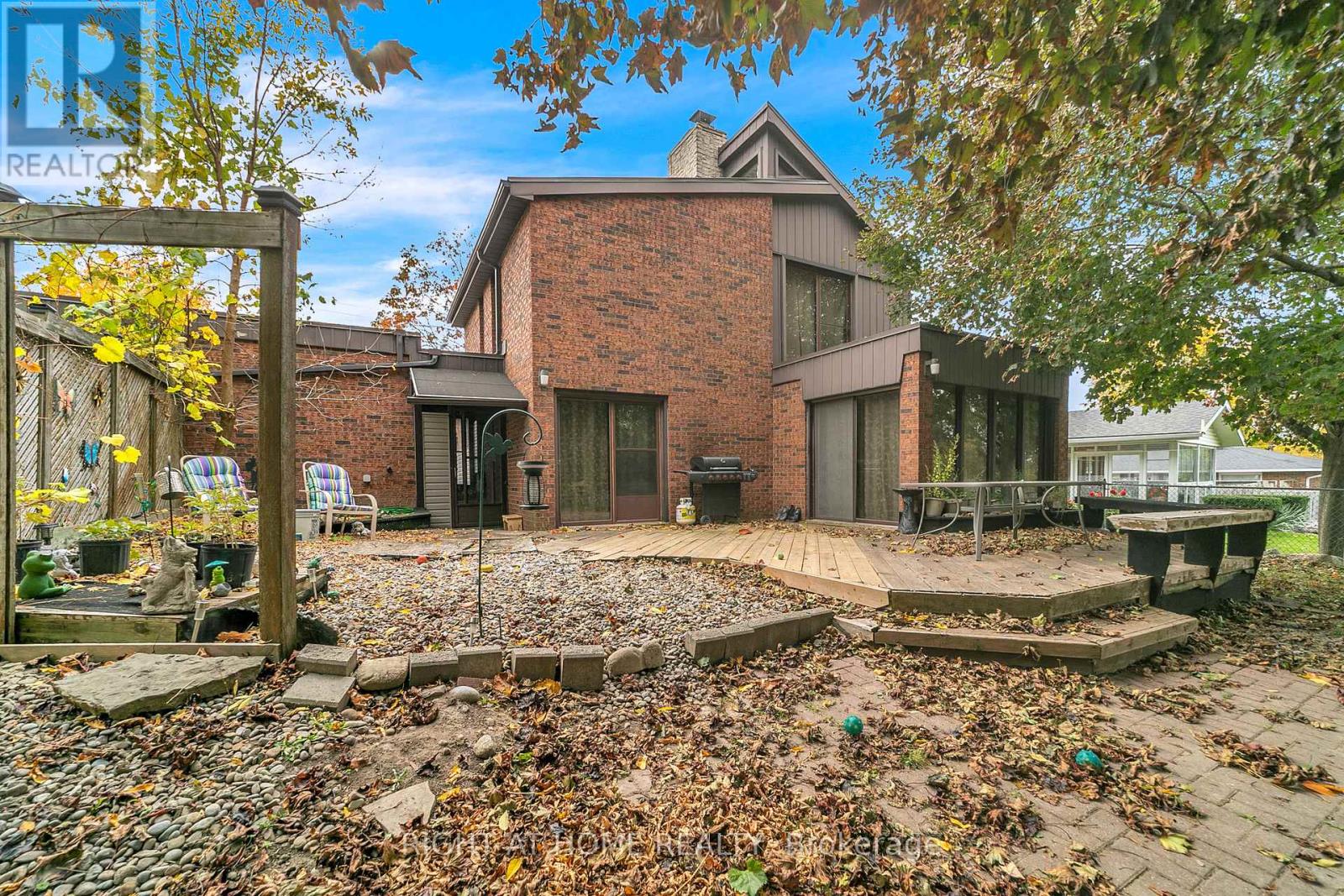1015 Davis Drive, Newmarket (Huron Heights-Leslie Valley), Ontario  L3Y 2R8 - Photo 45 - N12472643
