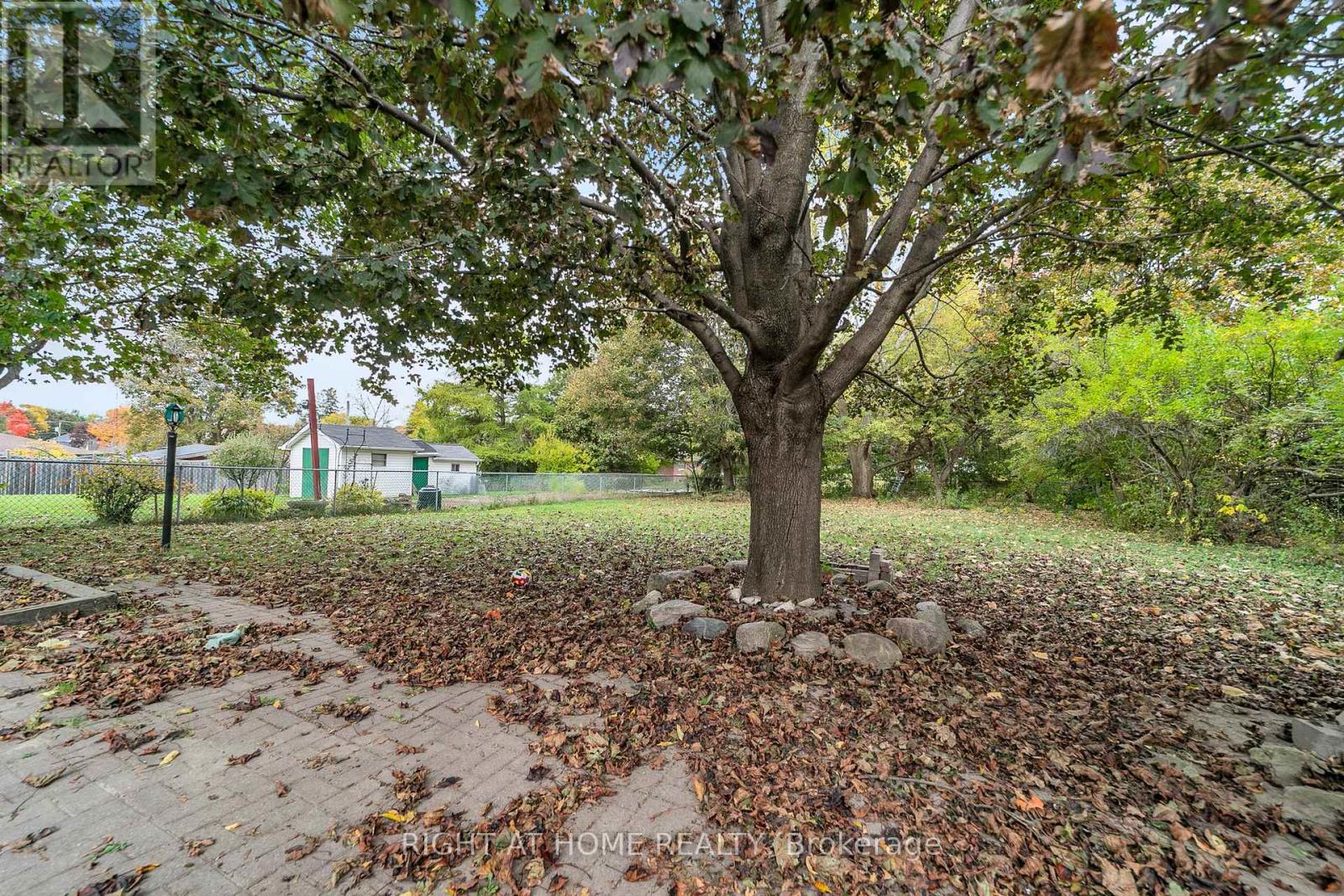 1015 Davis Drive, Newmarket (Huron Heights-Leslie Valley), Ontario  L3Y 2R8 - Photo 46 - N12472643