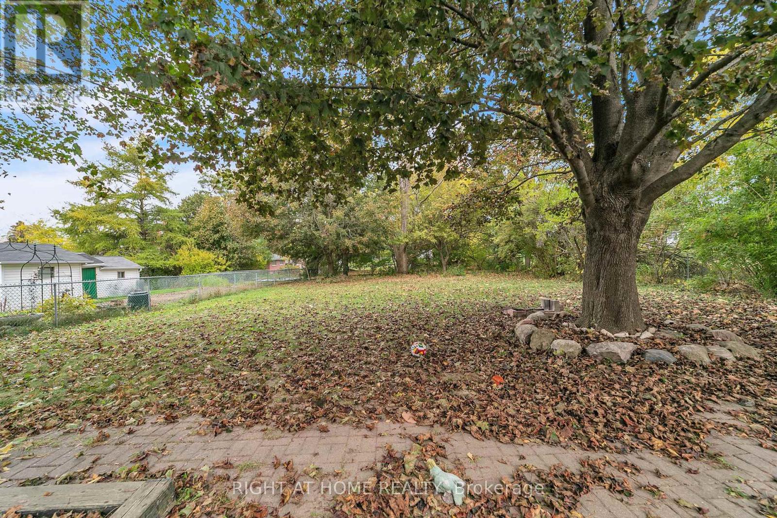 1015 Davis Drive, Newmarket (Huron Heights-Leslie Valley), Ontario  L3Y 2R8 - Photo 47 - N12472643