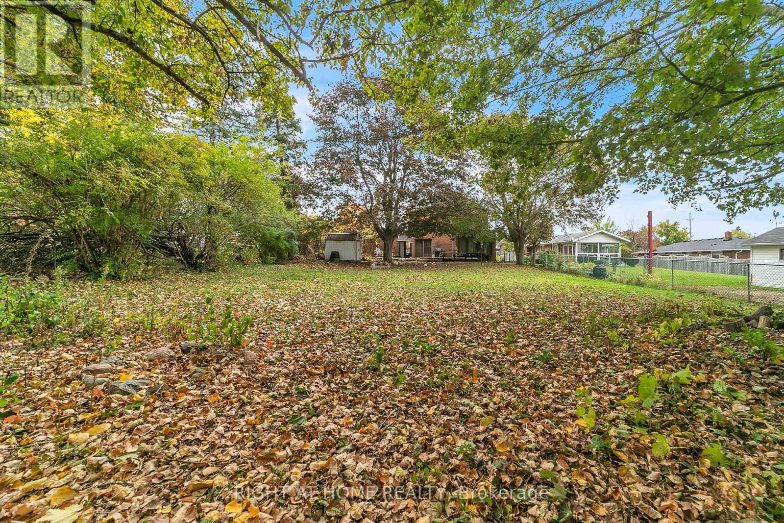 1015 Davis Drive, Newmarket (Huron Heights-Leslie Valley), Ontario  L3Y 2R8 - Photo 48 - N12472643