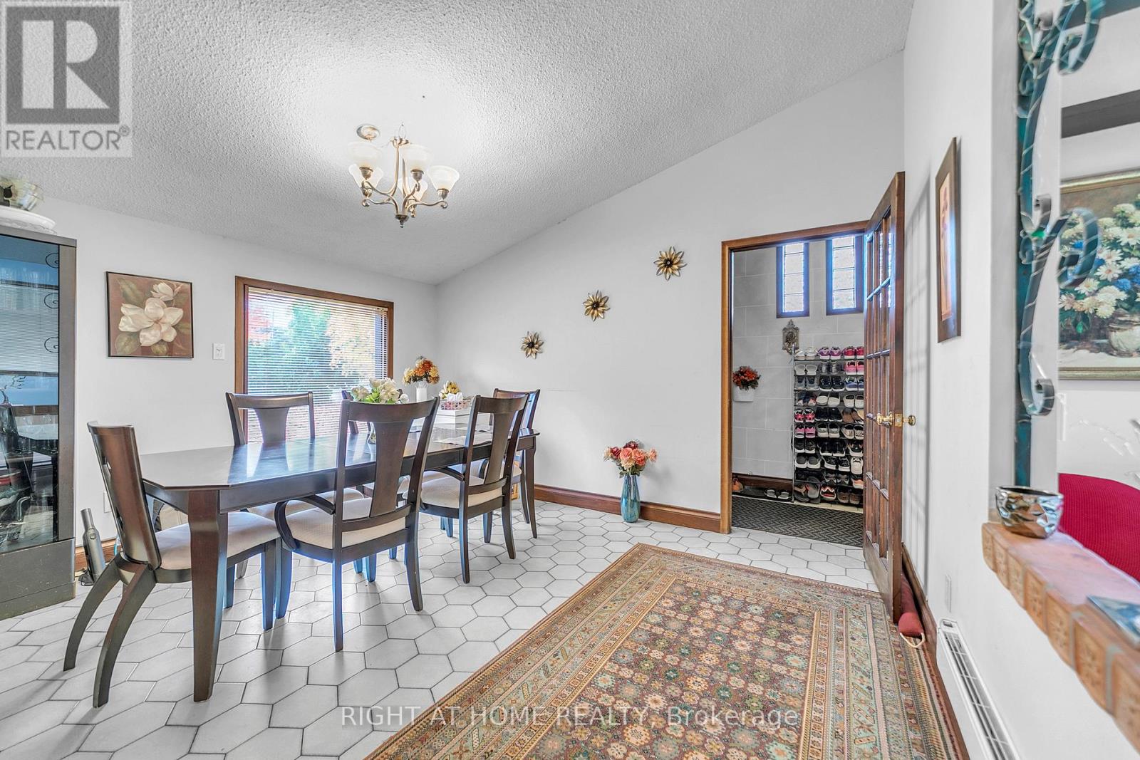1015 Davis Drive, Newmarket (Huron Heights-Leslie Valley), Ontario  L3Y 2R8 - Photo 9 - N12472643