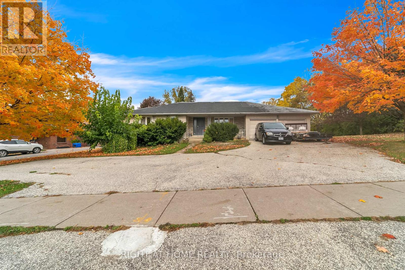 1025 DAVIS DRIVE, Newmarket, Ontario