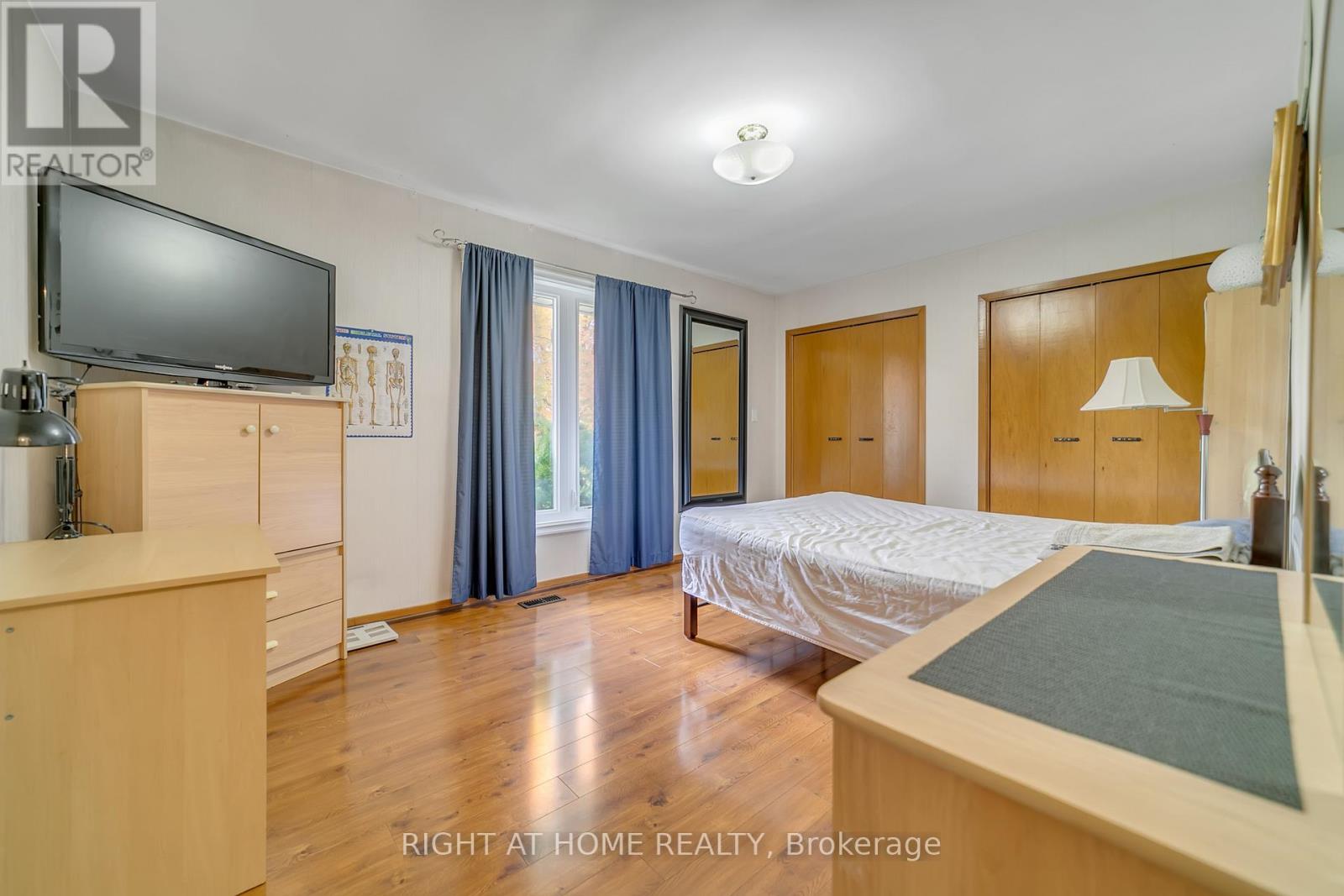 1025 Davis Drive, Newmarket (Huron Heights-Leslie Valley), Ontario  L3Y 2R8 - Photo 14 - N12472645