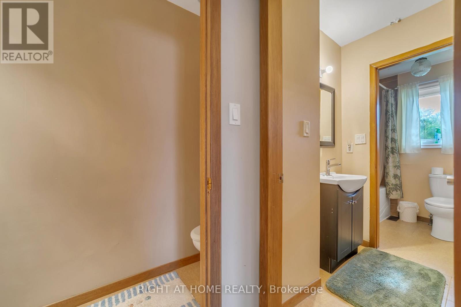 1025 Davis Drive, Newmarket (Huron Heights-Leslie Valley), Ontario  L3Y 2R8 - Photo 17 - N12472645