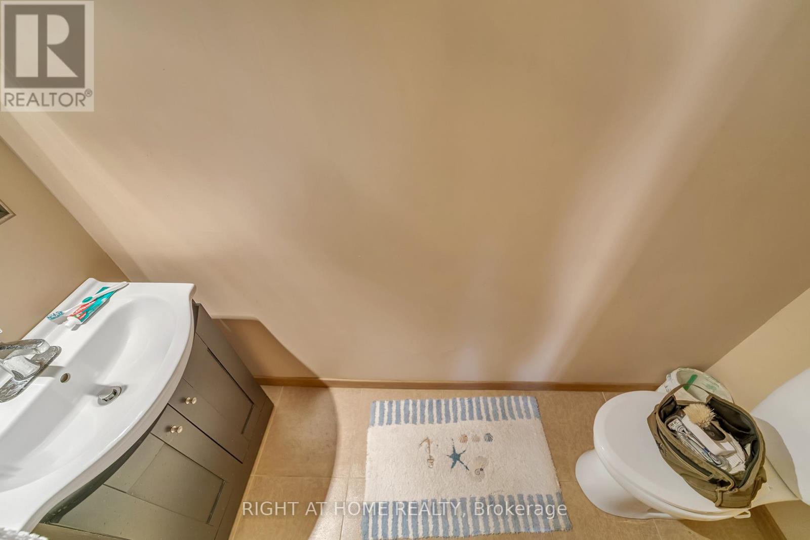1025 Davis Drive, Newmarket (Huron Heights-Leslie Valley), Ontario  L3Y 2R8 - Photo 19 - N12472645