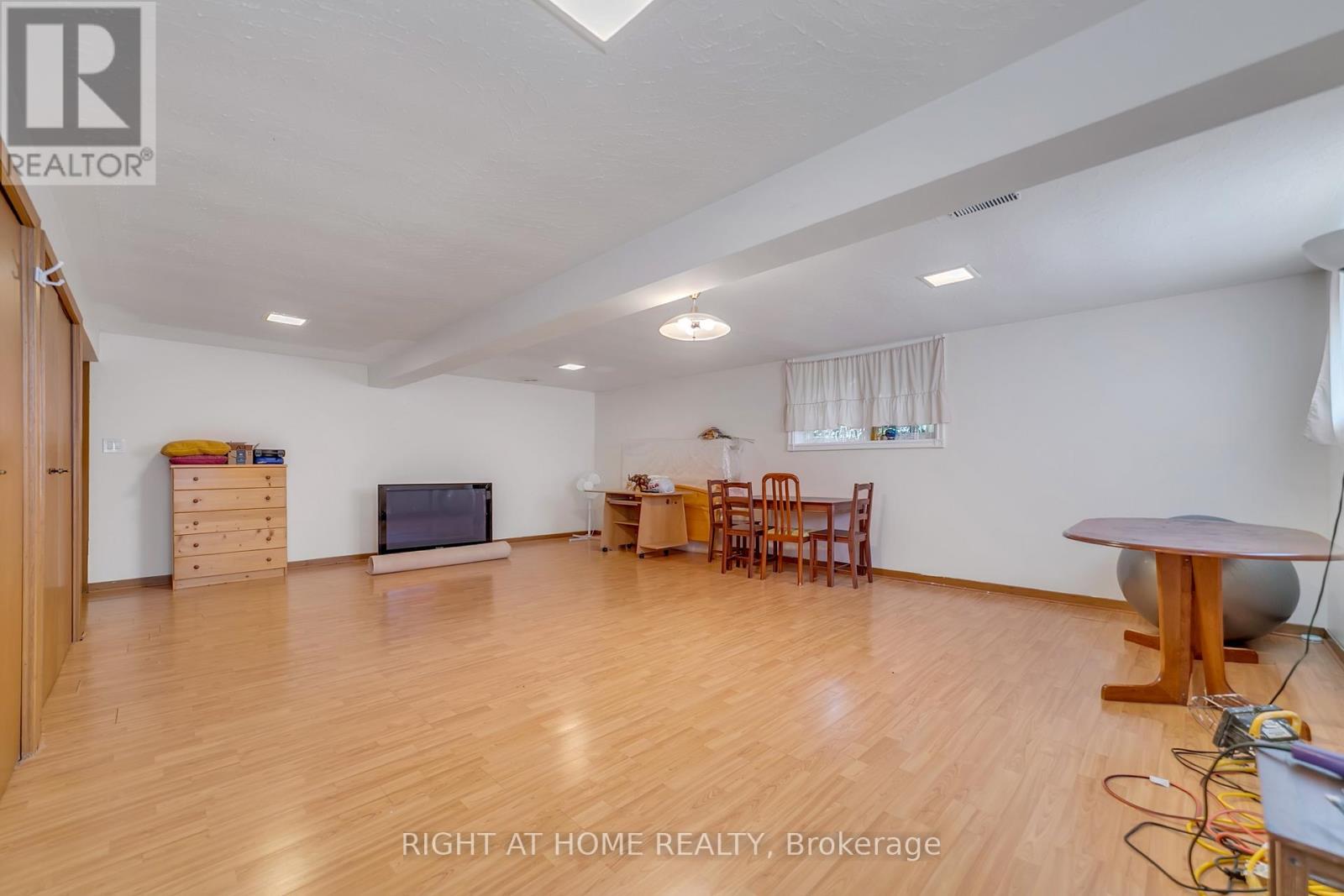 1025 Davis Drive, Newmarket (Huron Heights-Leslie Valley), Ontario  L3Y 2R8 - Photo 22 - N12472645