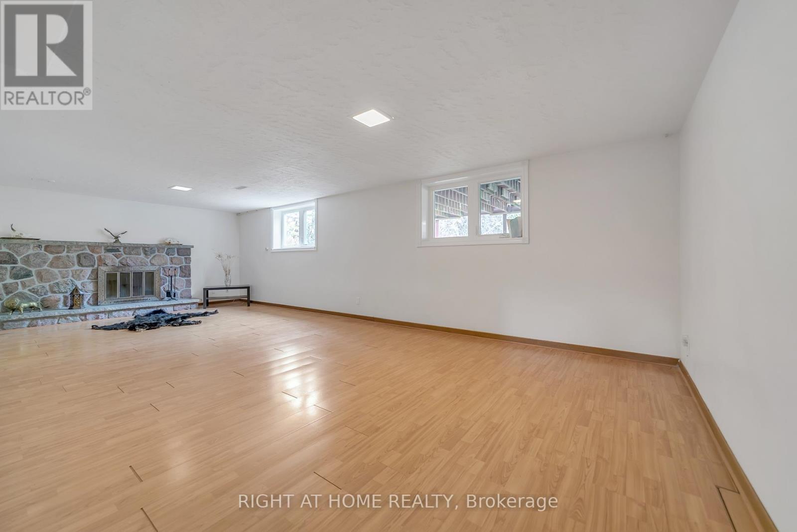 1025 Davis Drive, Newmarket (Huron Heights-Leslie Valley), Ontario  L3Y 2R8 - Photo 23 - N12472645