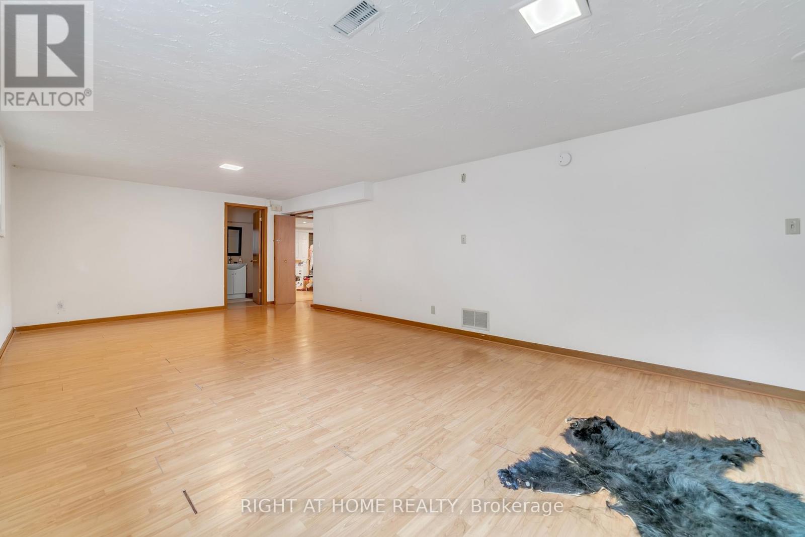 1025 Davis Drive, Newmarket (Huron Heights-Leslie Valley), Ontario  L3Y 2R8 - Photo 25 - N12472645