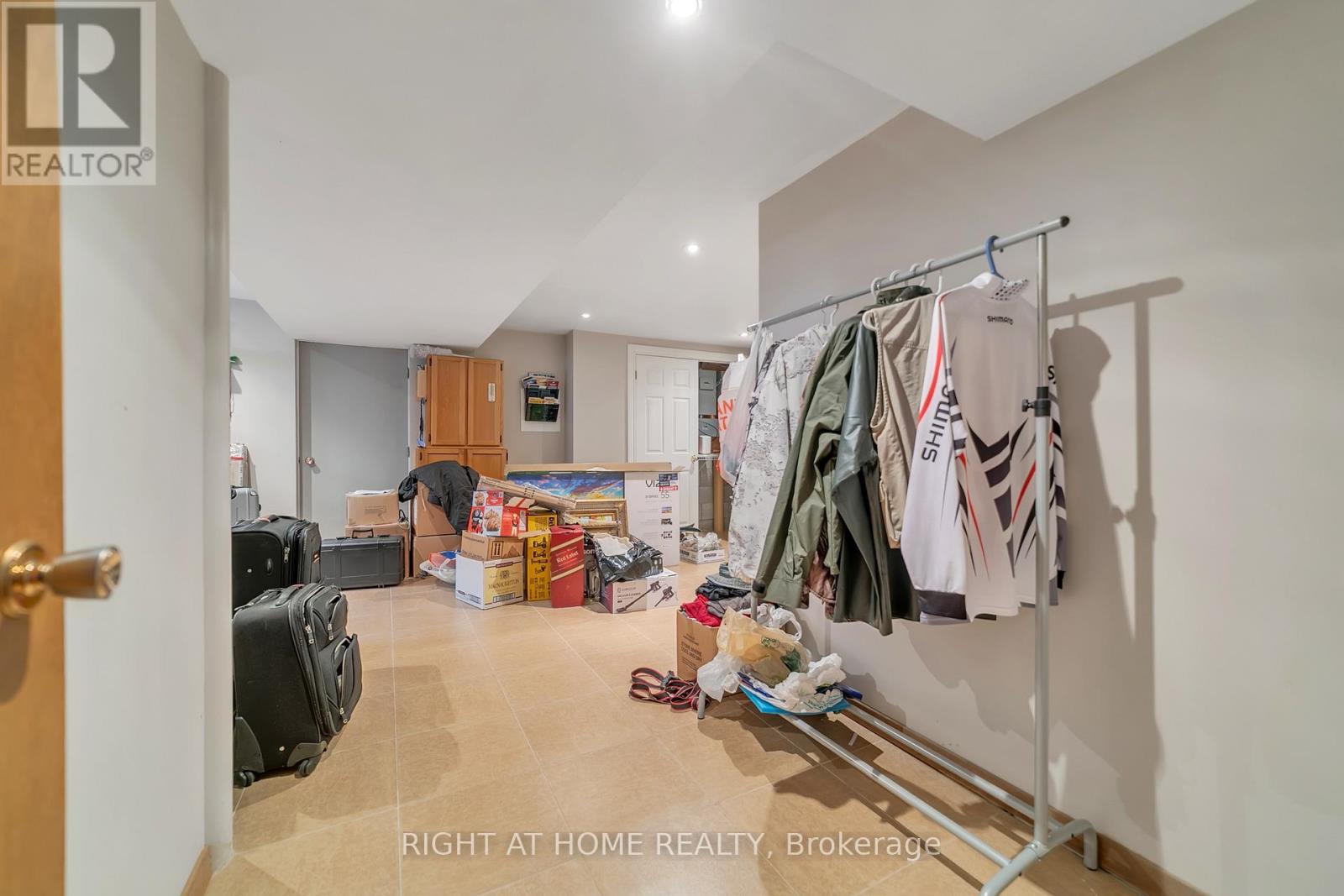 1025 Davis Drive, Newmarket (Huron Heights-Leslie Valley), Ontario  L3Y 2R8 - Photo 27 - N12472645