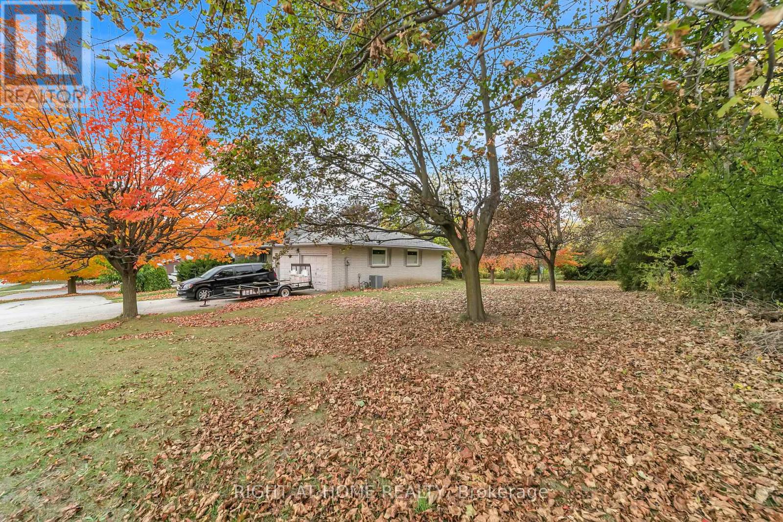 1025 Davis Drive, Newmarket (Huron Heights-Leslie Valley), Ontario  L3Y 2R8 - Photo 29 - N12472645