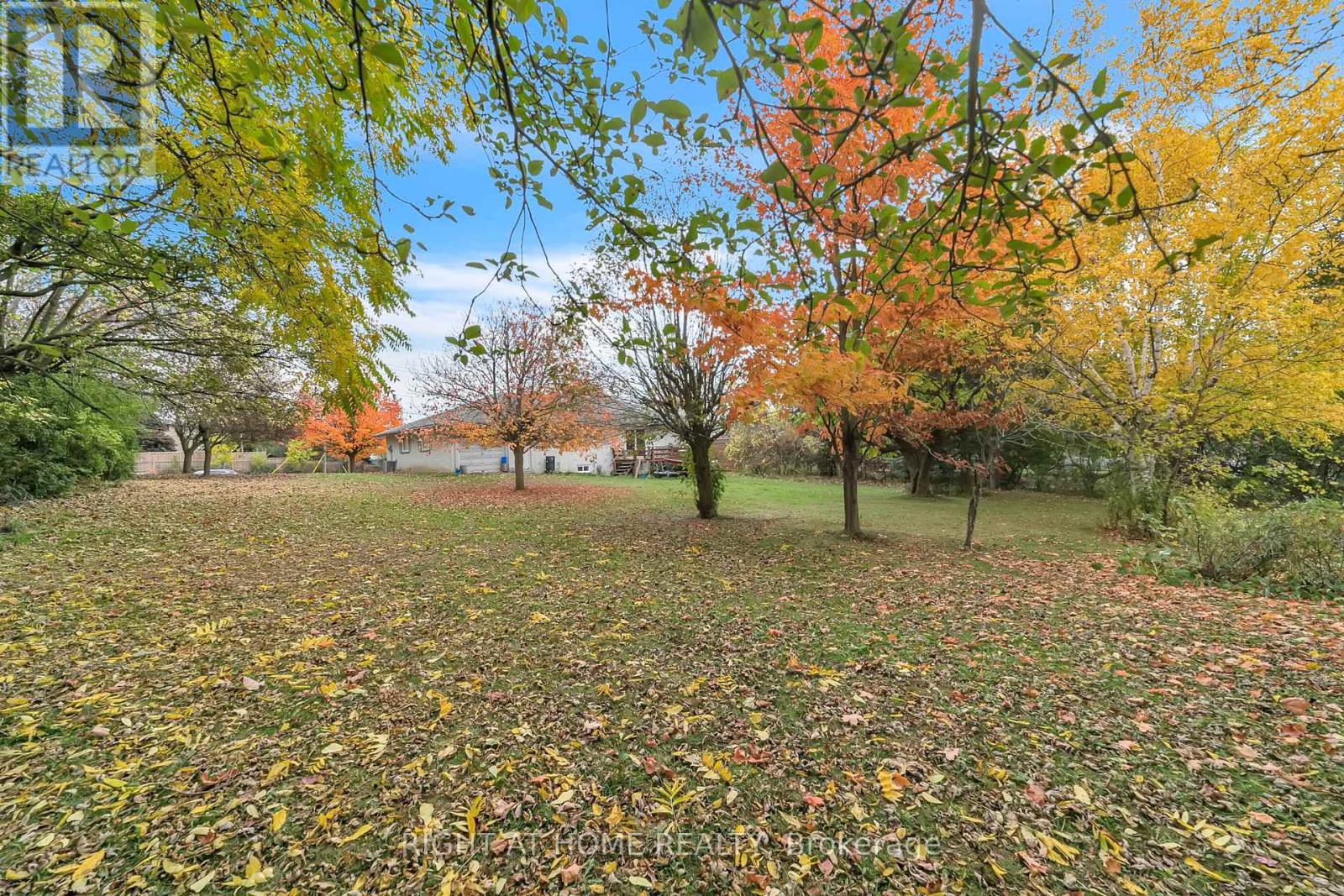 1025 Davis Drive, Newmarket (Huron Heights-Leslie Valley), Ontario  L3Y 2R8 - Photo 31 - N12472645