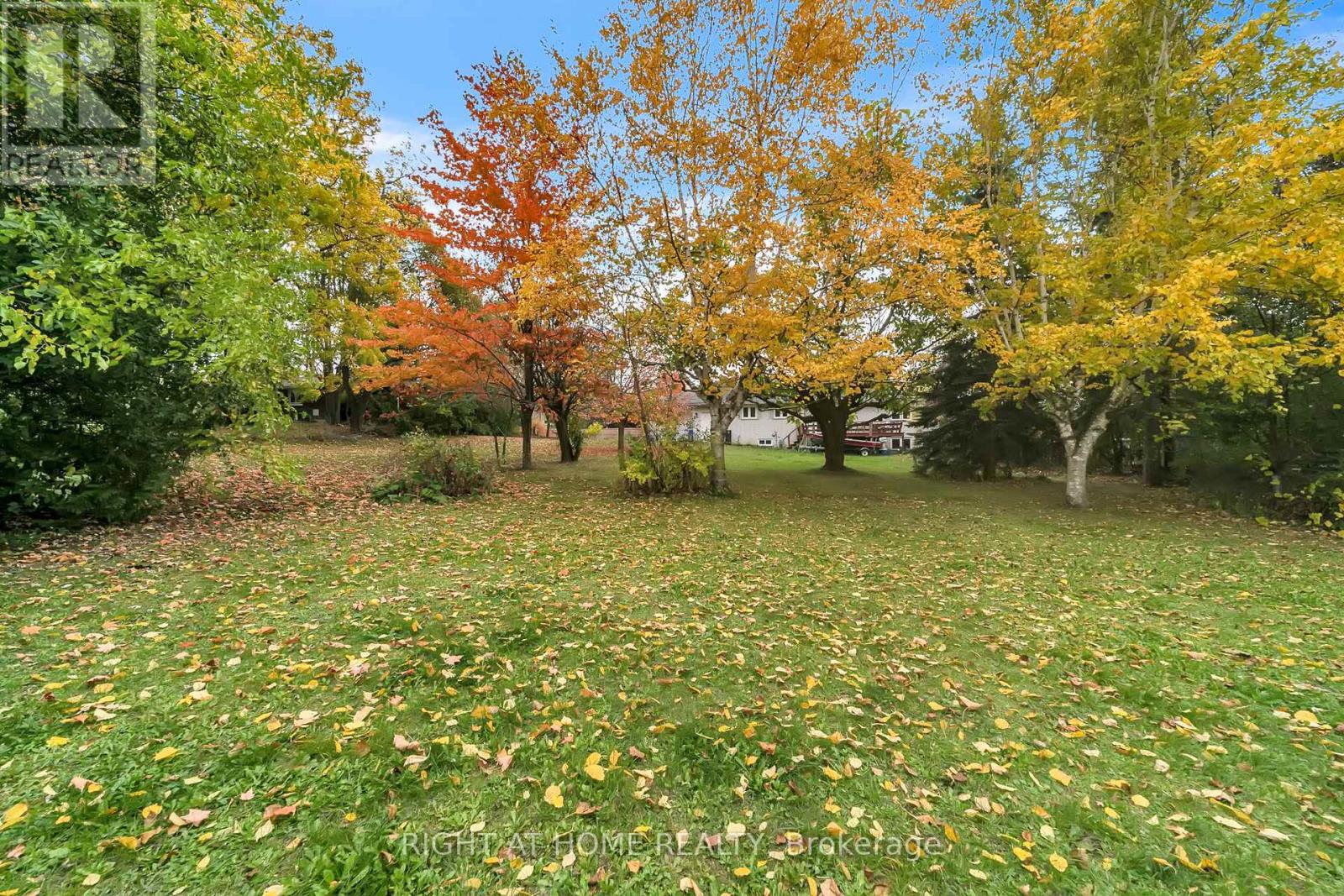 1025 Davis Drive, Newmarket (Huron Heights-Leslie Valley), Ontario  L3Y 2R8 - Photo 32 - N12472645
