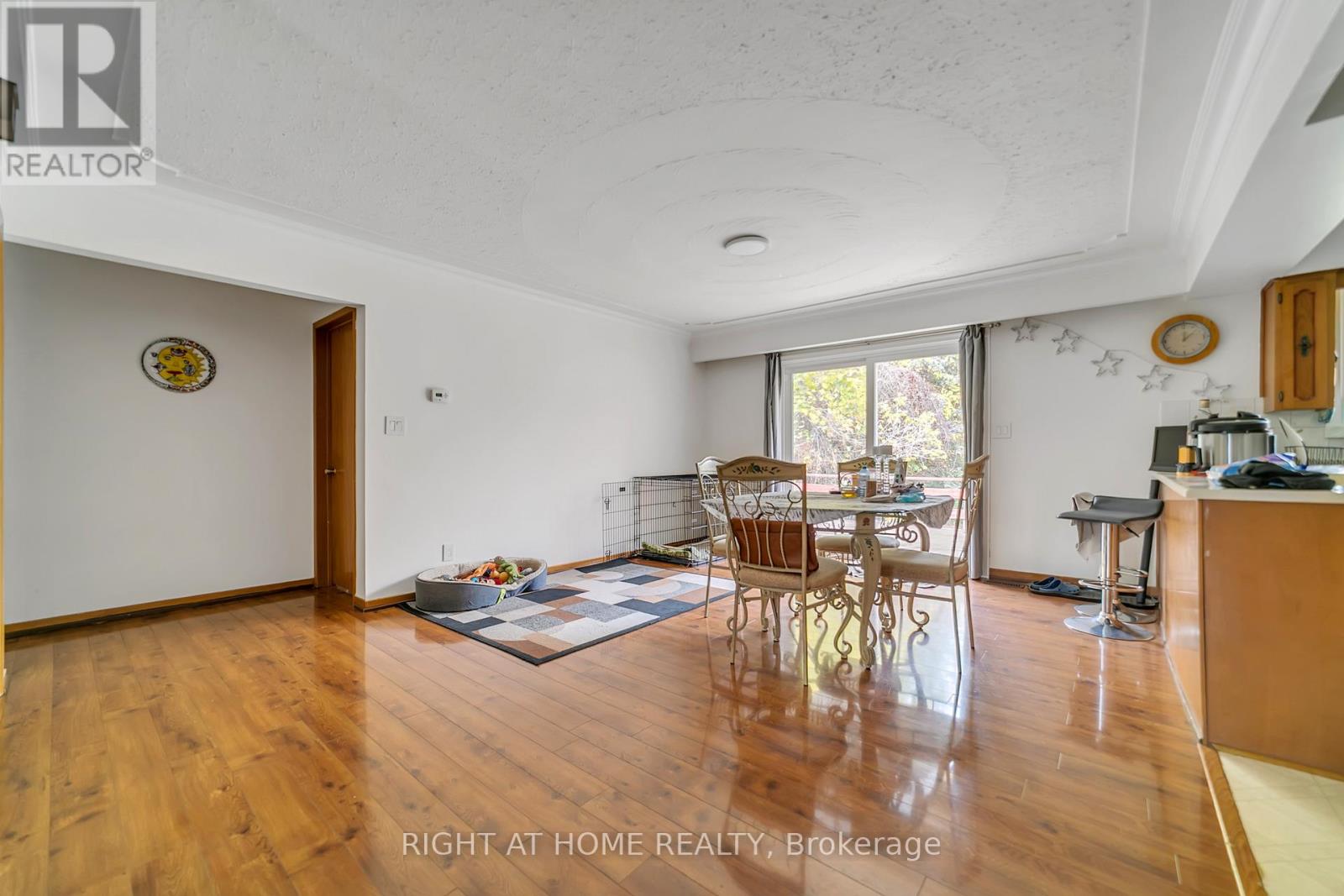 1025 Davis Drive, Newmarket (Huron Heights-Leslie Valley), Ontario  L3Y 2R8 - Photo 6 - N12472645