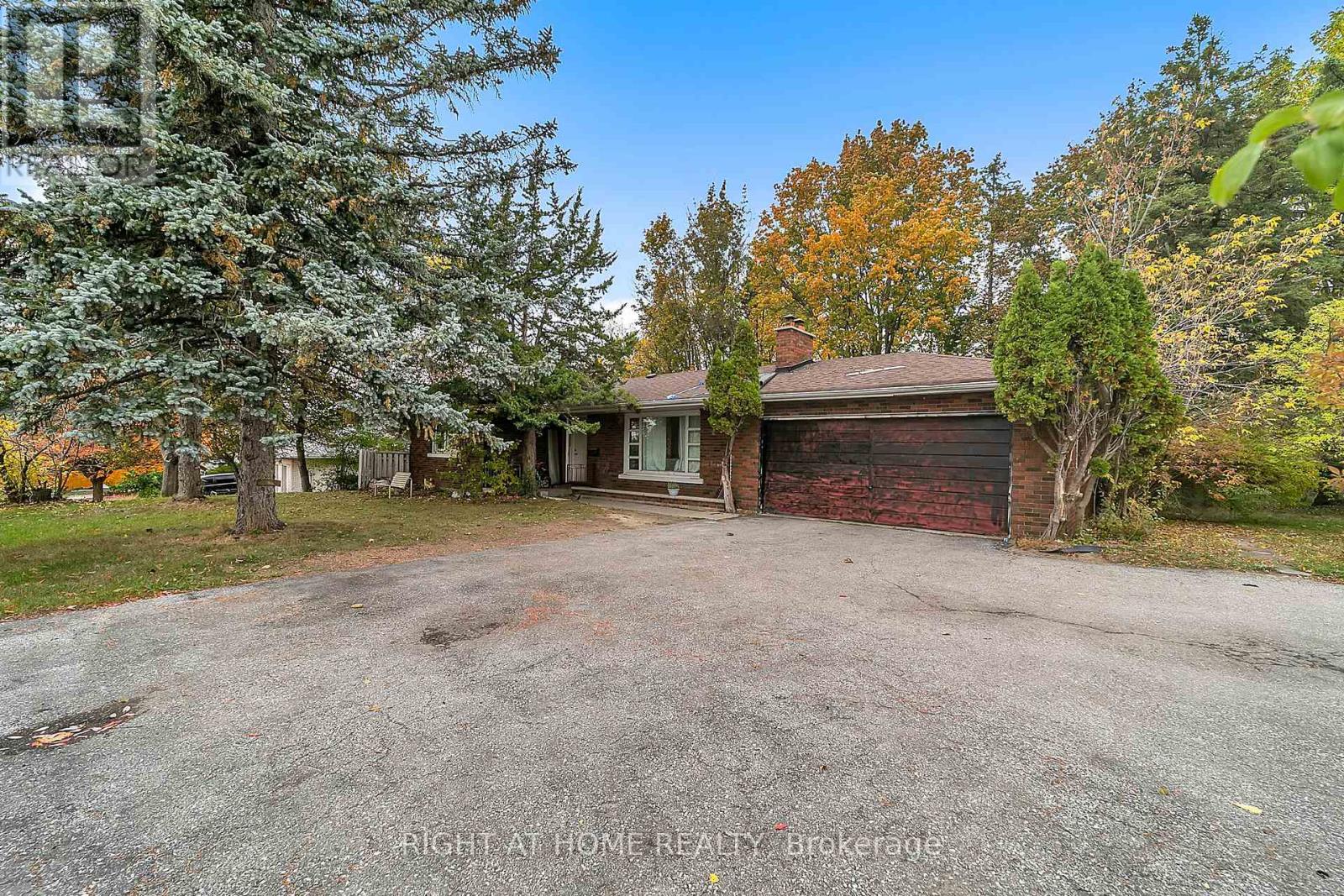1029 DAVIS DRIVE, Newmarket, Ontario