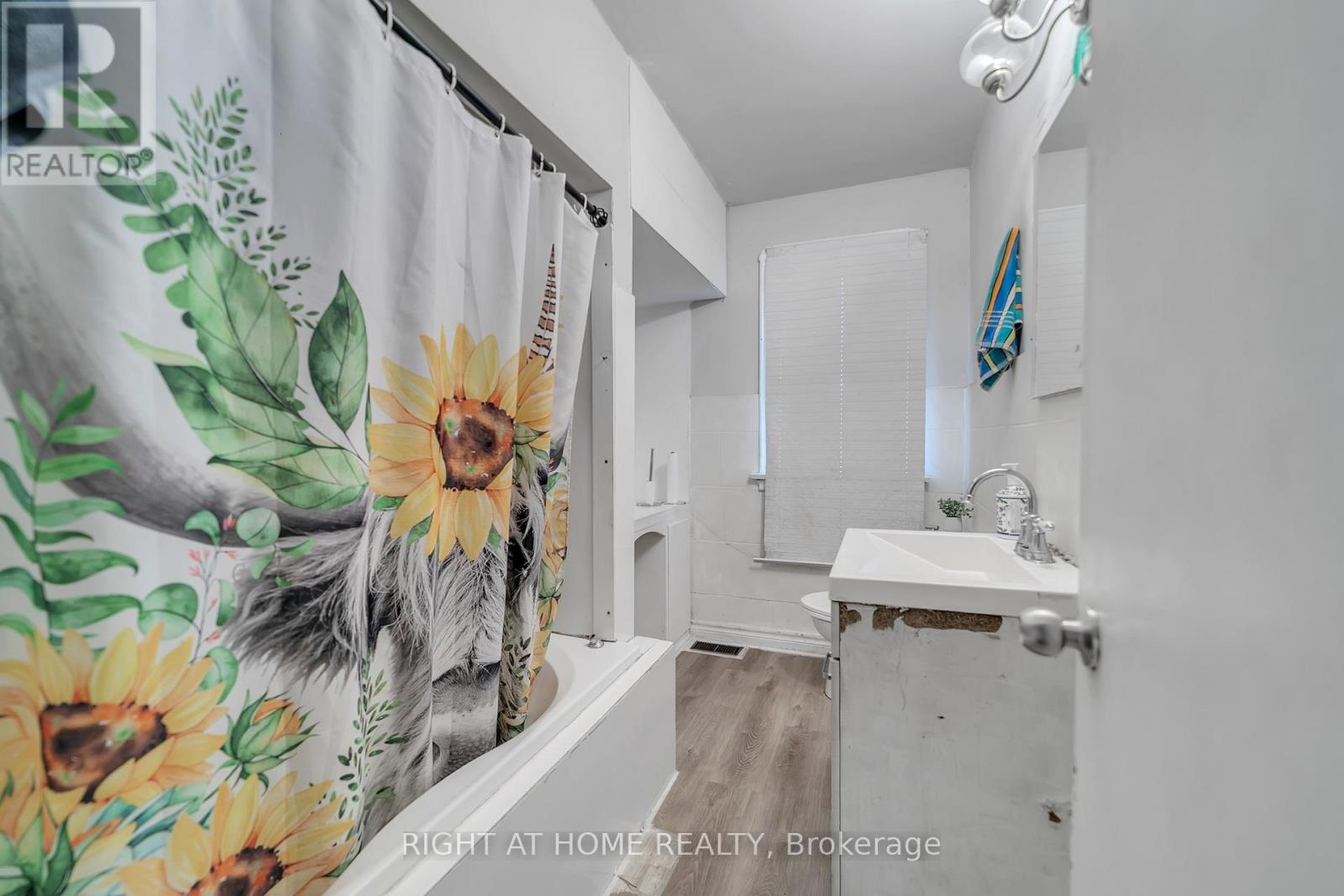 1029 Davis Drive, Newmarket (Huron Heights-Leslie Valley), Ontario  L3Y 2R8 - Photo 16 - N12472646