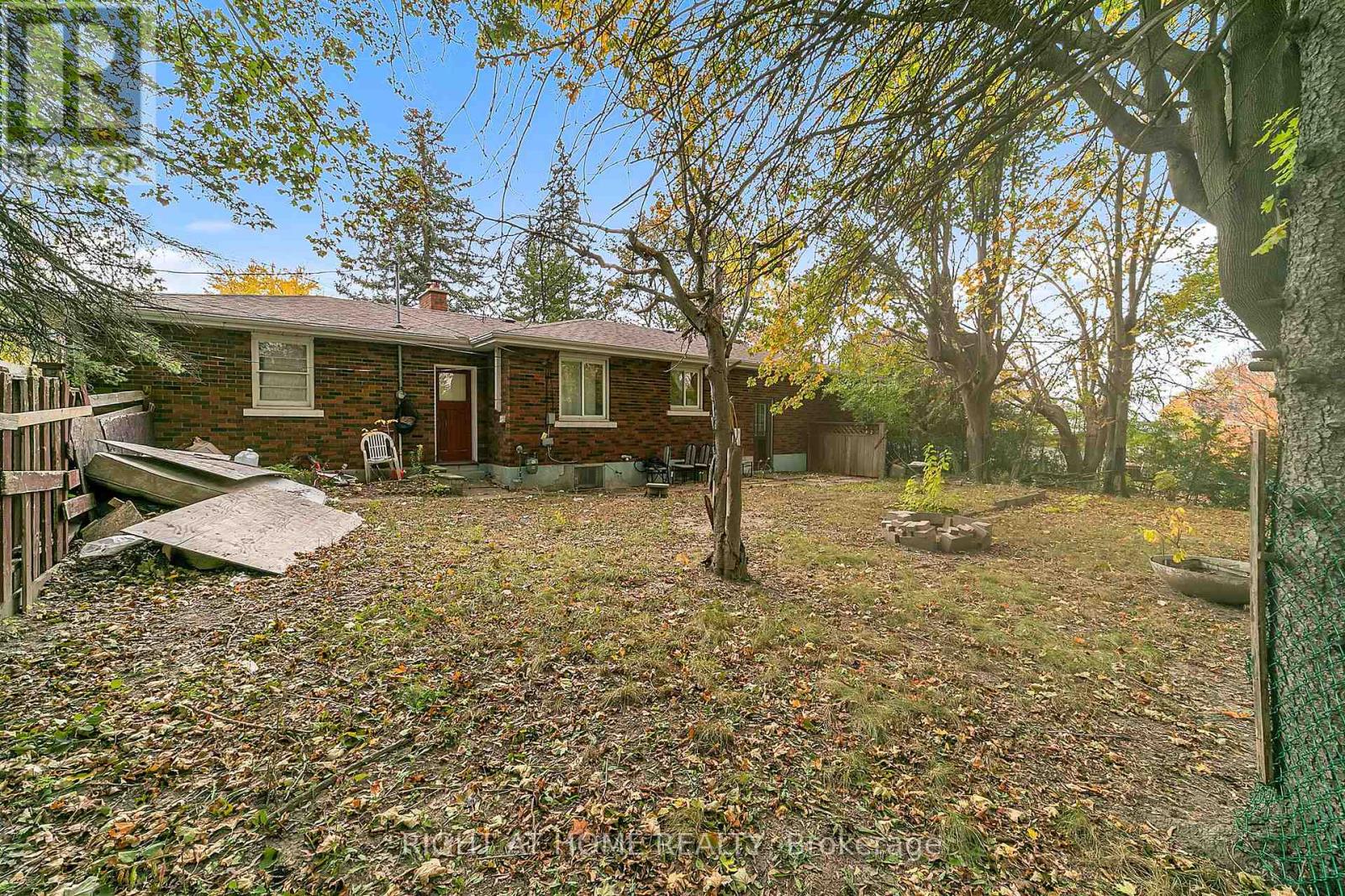 1029 Davis Drive, Newmarket (Huron Heights-Leslie Valley), Ontario  L3Y 2R8 - Photo 22 - N12472646